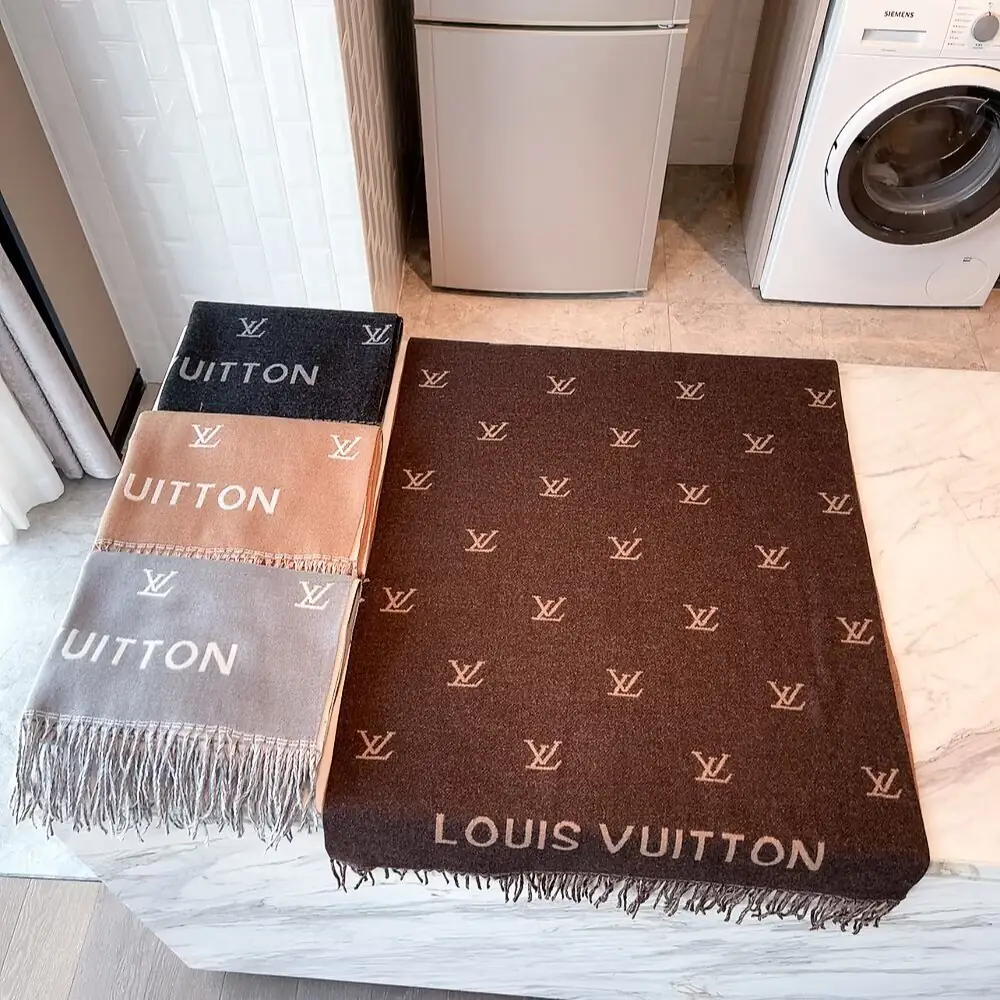 1674-￥| 27.68$LV gallery