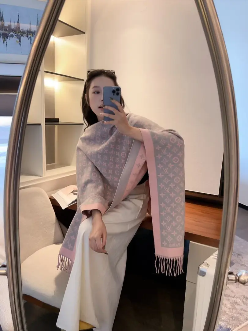 1680-￥| 27.96$LV gallery