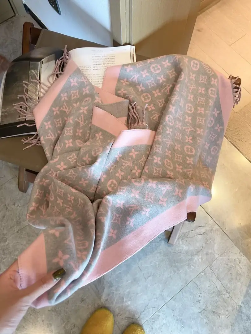 1680-￥| 27.96$LV gallery