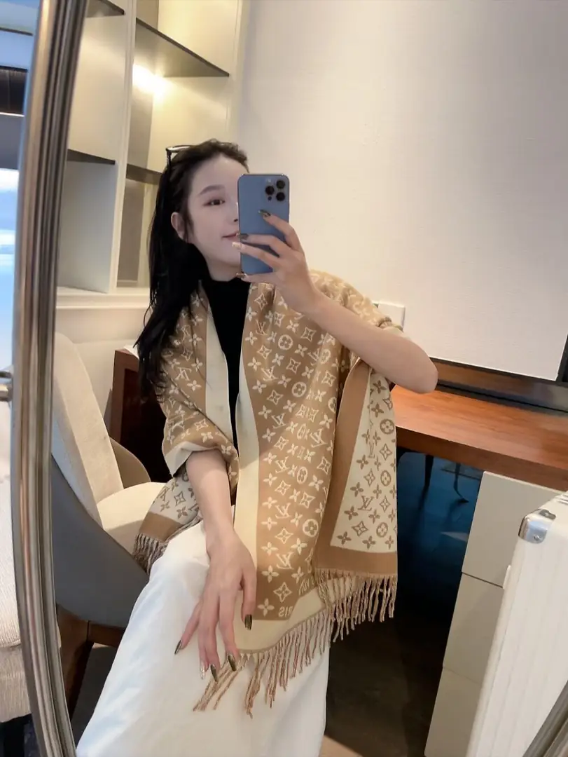 1680-￥| 27.96$LV gallery