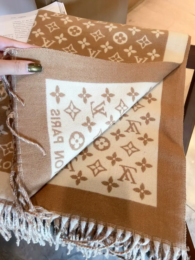 1680-￥| 27.96$LV gallery