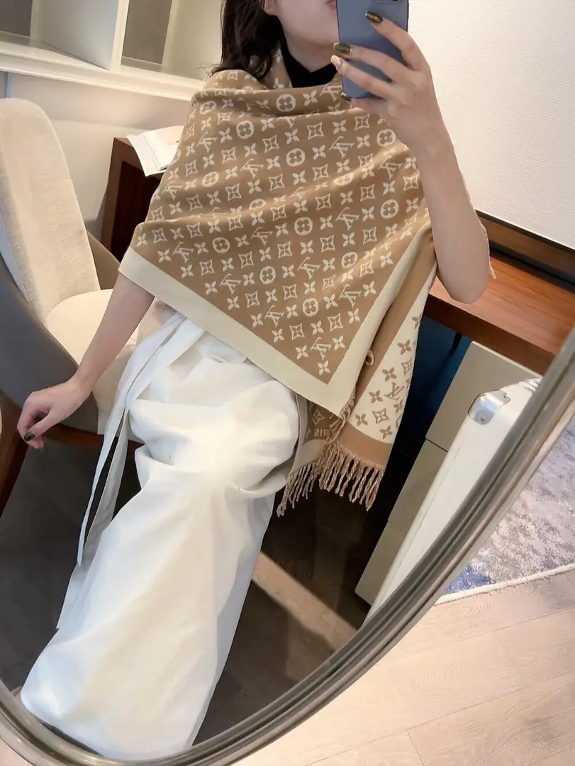 1680-￥| 27.96$LV gallery