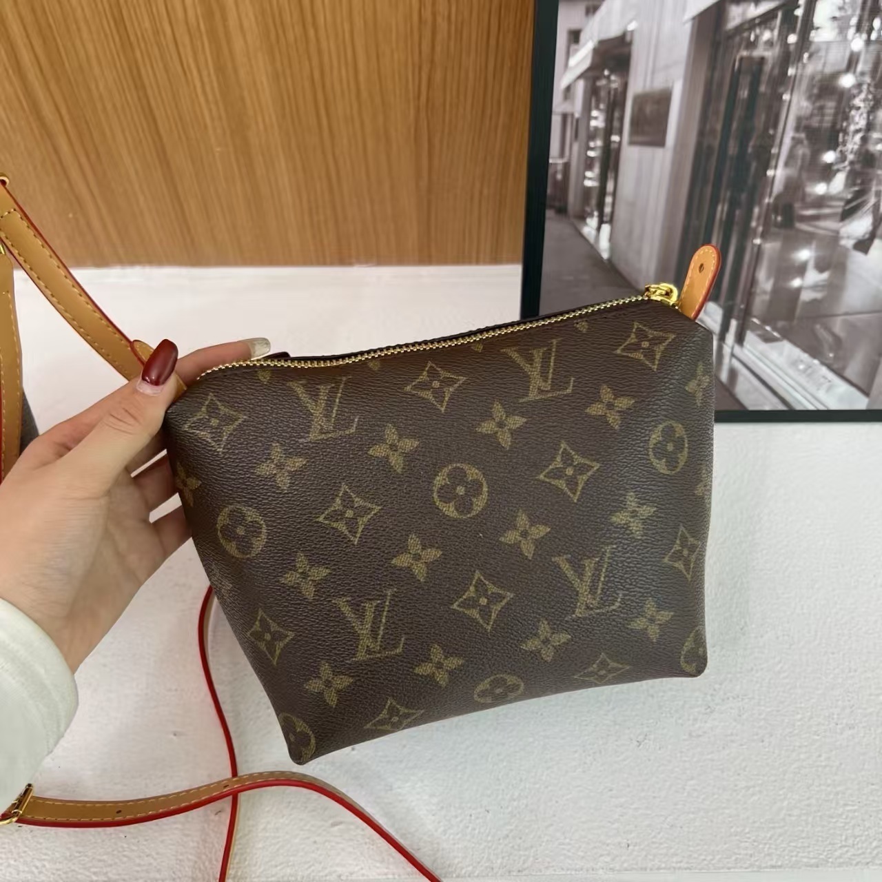 1817-￥| 29.68$LV gallery