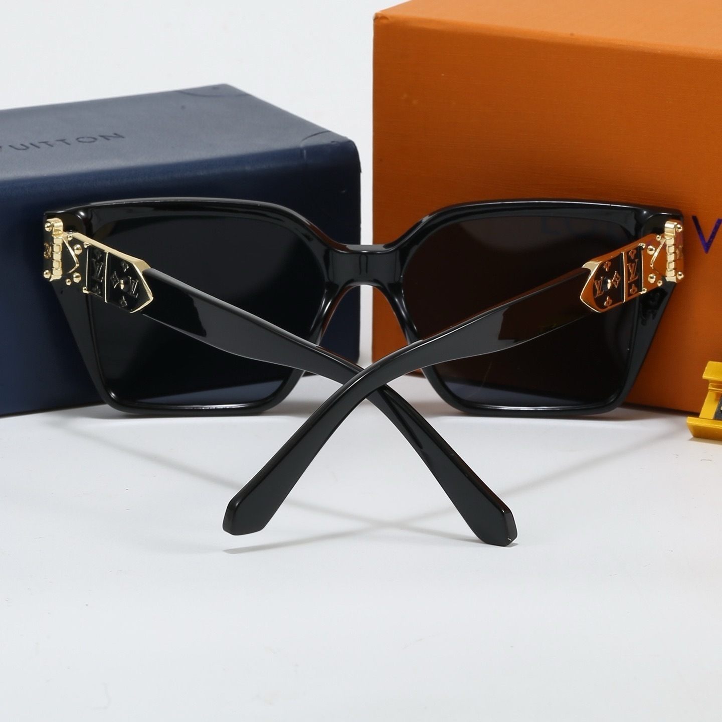 1830-￥| 21.22$LV gallery