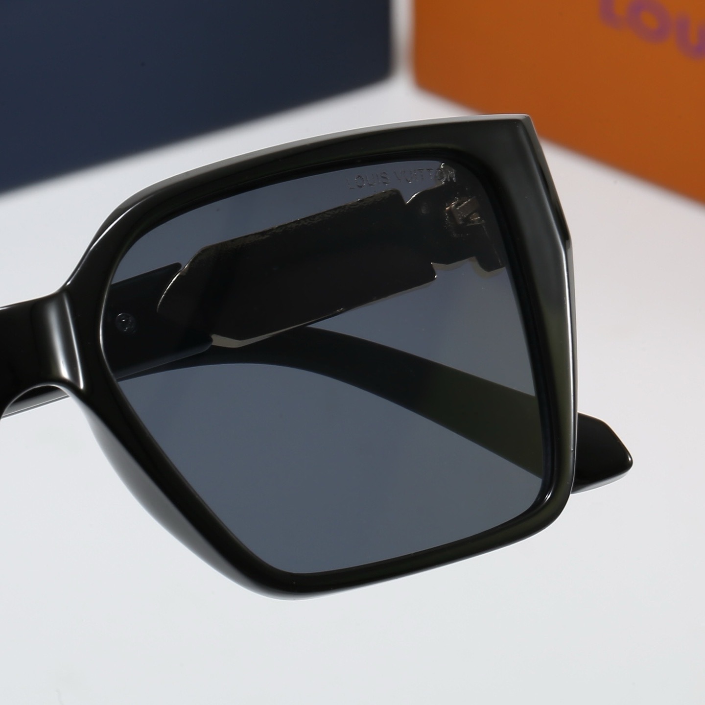 1830-￥| 21.22$LV gallery