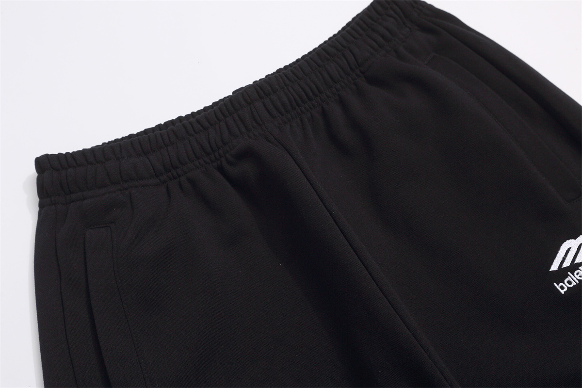 AA52-1-AA52-2   BALENCIAGA     886220 gallery