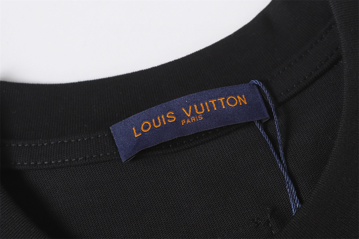 AA98-1-AA98-2  LV  658940# T-shirt gallery