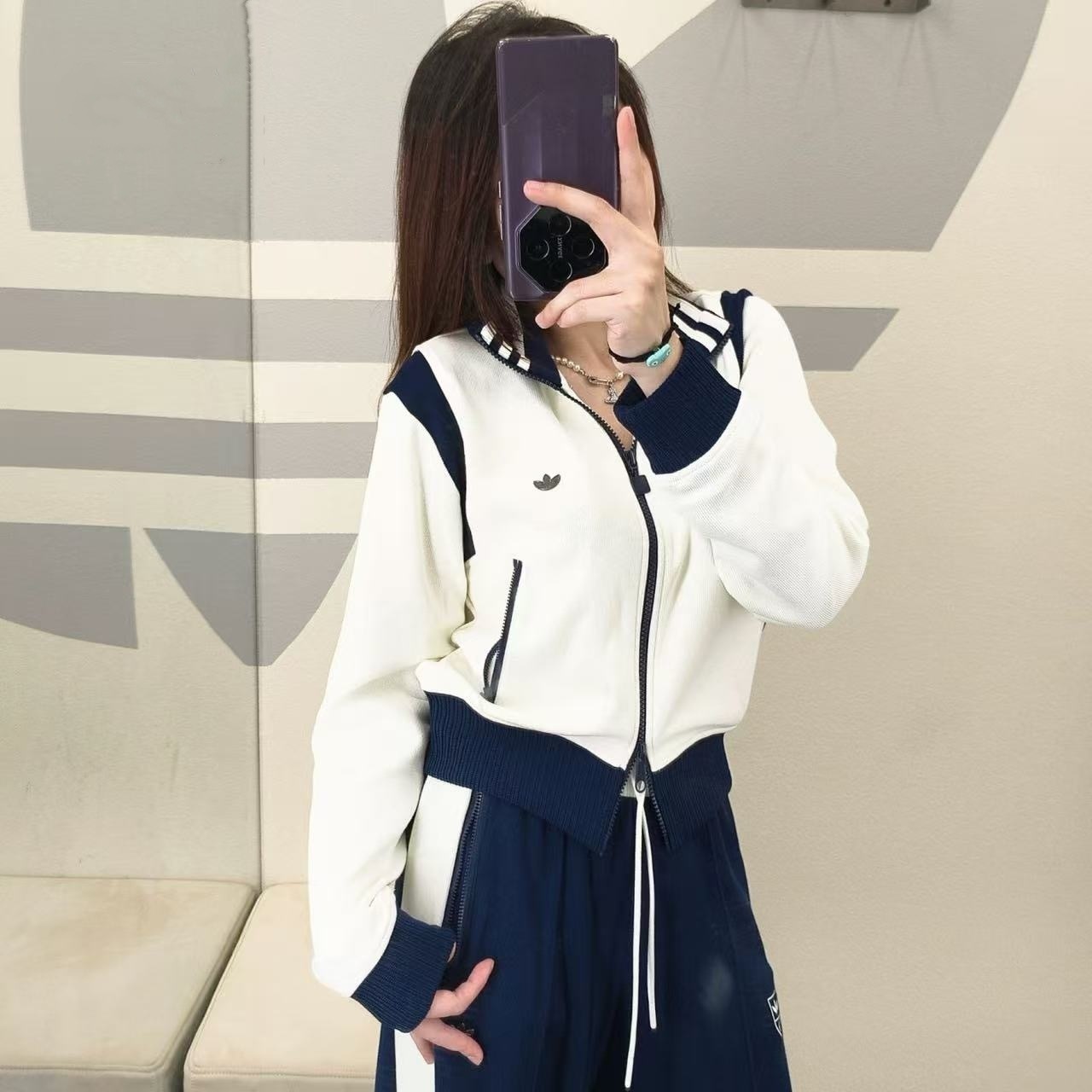 GG74-1    Adidas gallery