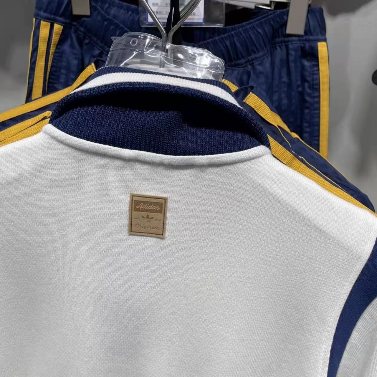 GG74-1    Adidas gallery