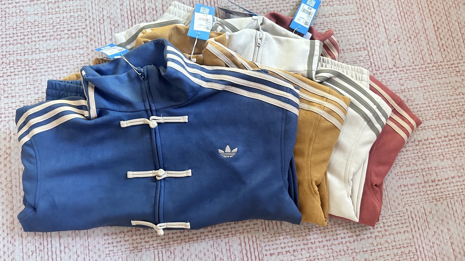 GG82-1-GG82-9  Adidas gallery