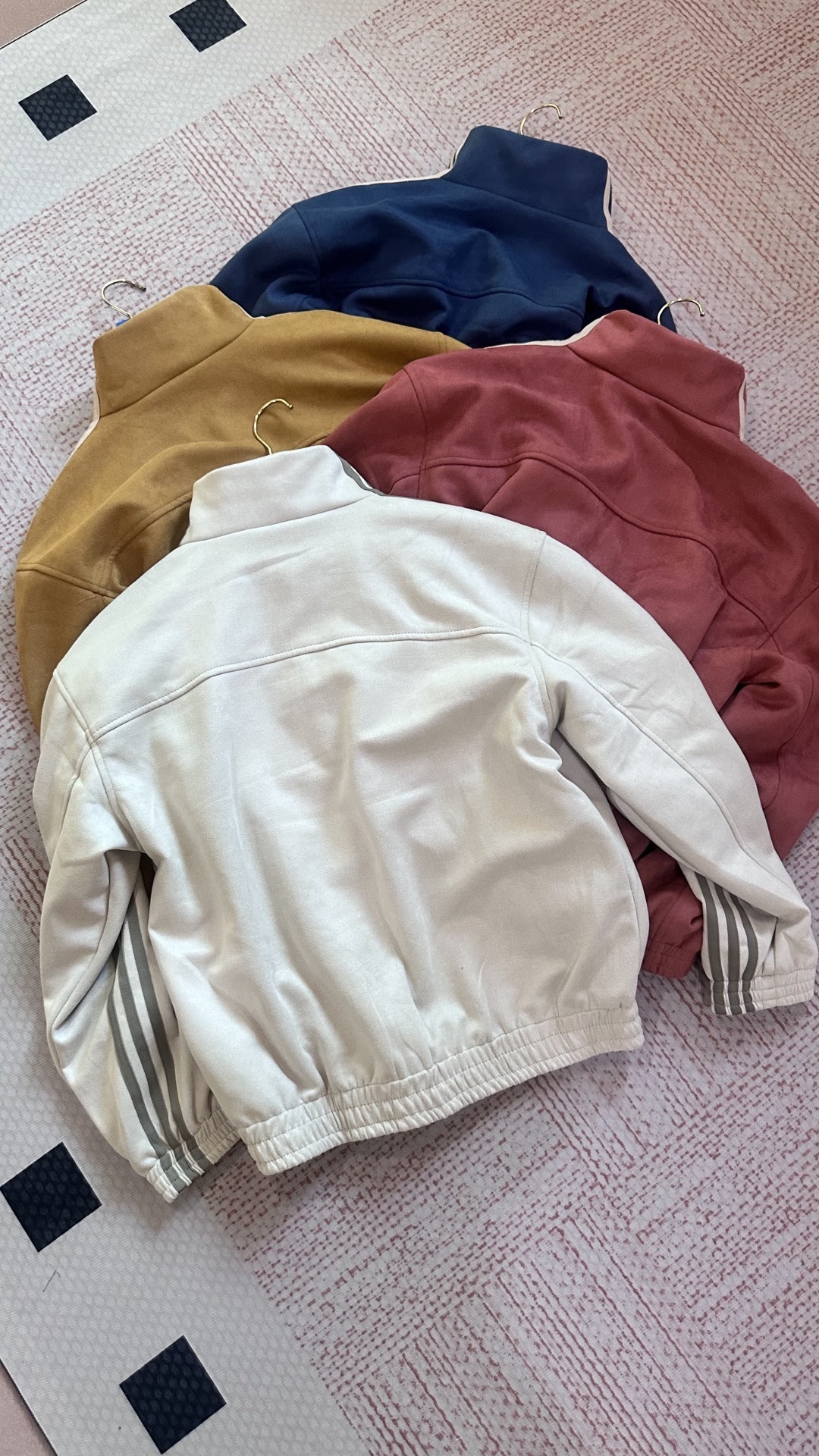 GG82-1-GG82-9  Adidas gallery