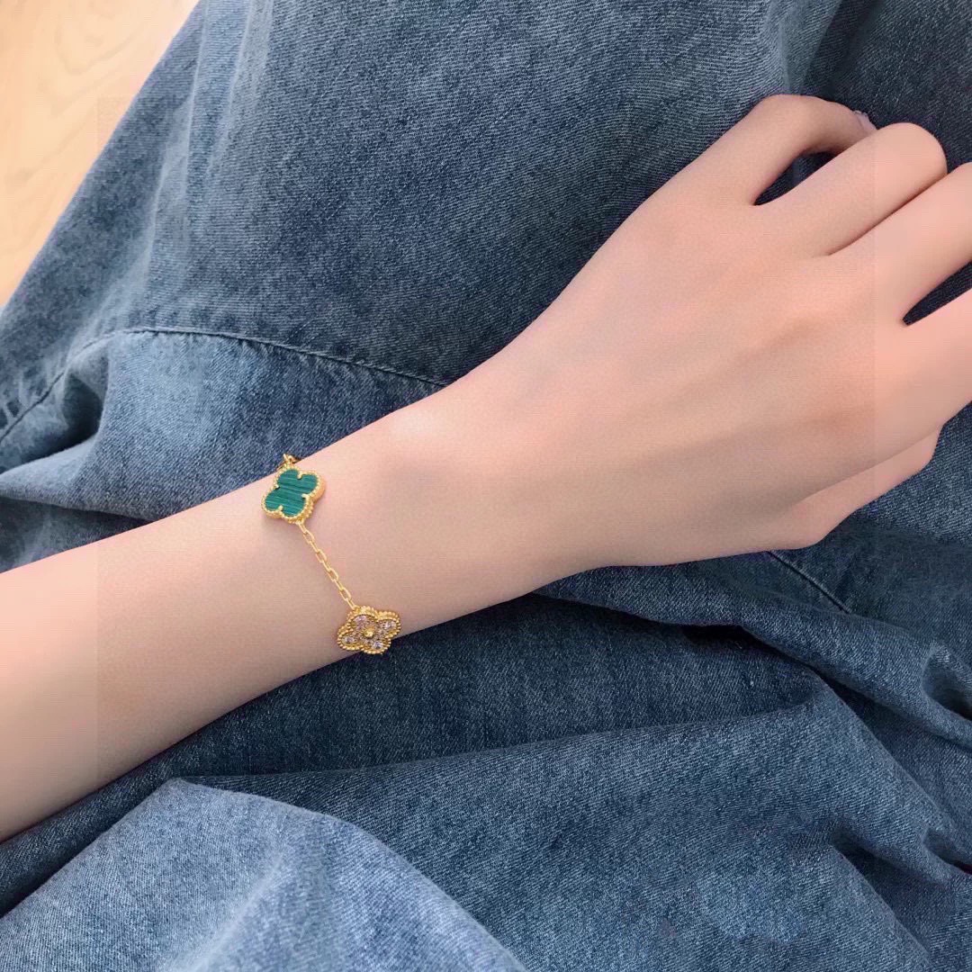 $14.99-Van Cleef & Arpels-X6348 gallery
