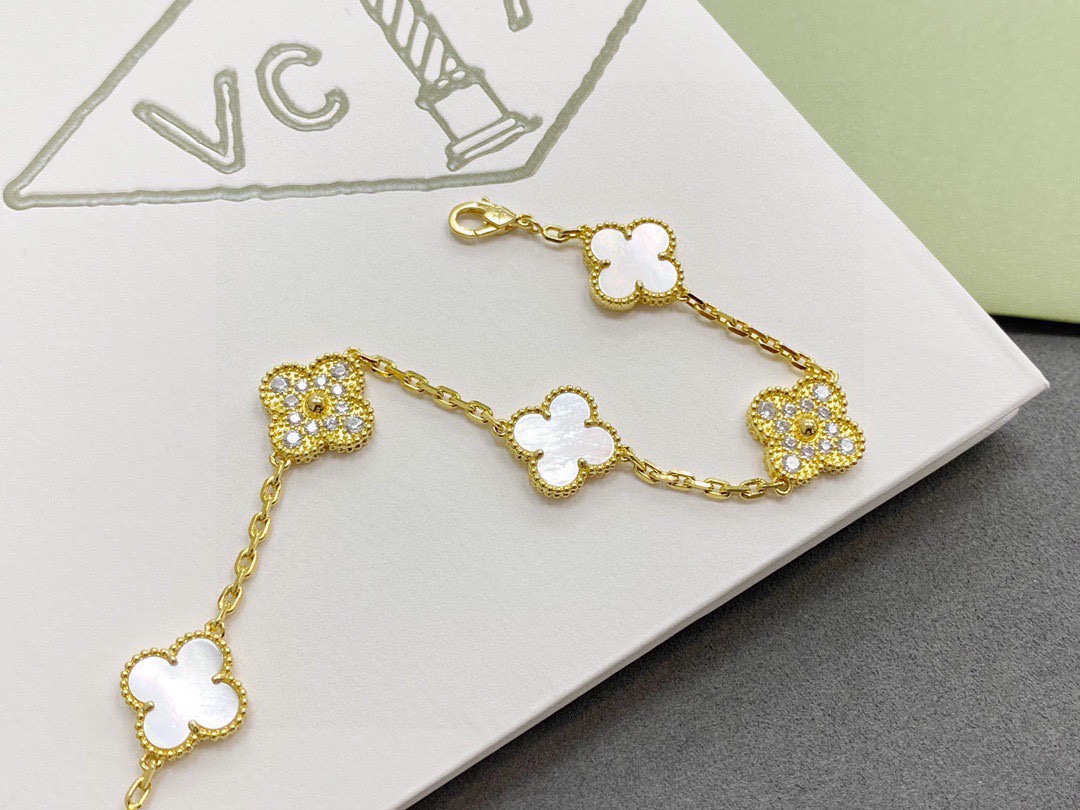 $14.99-Van Cleef & Arpels-X6348 gallery