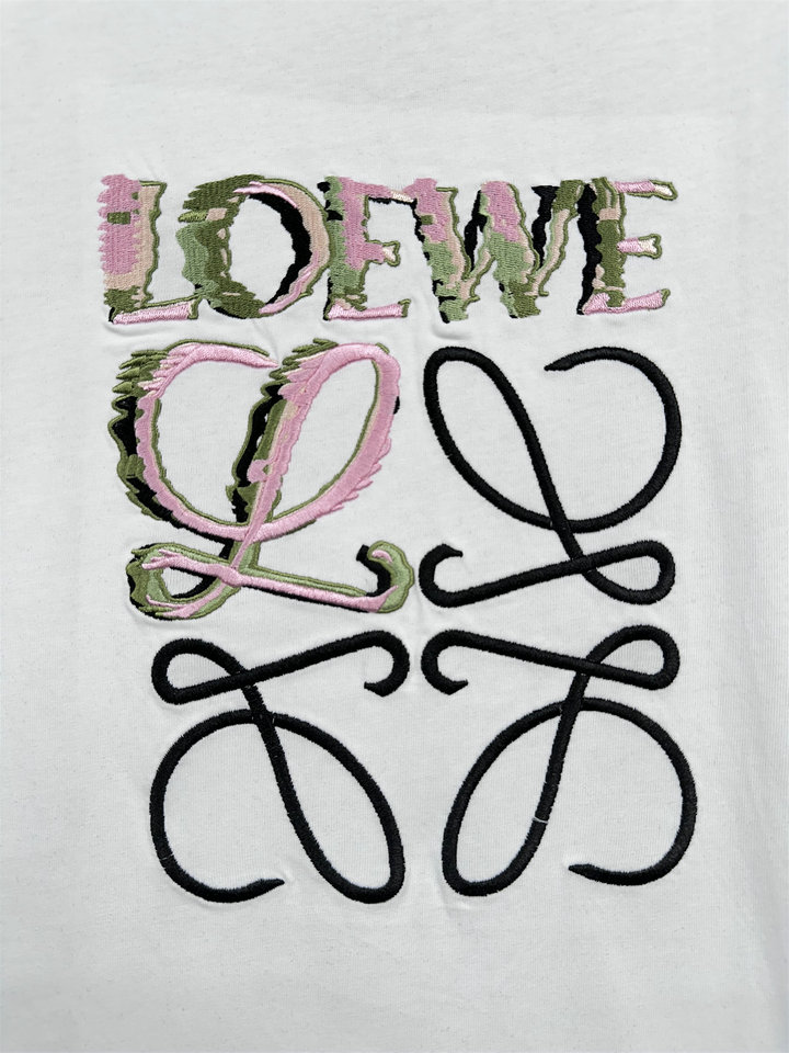 $15.99 LOEWE X5878 gallery