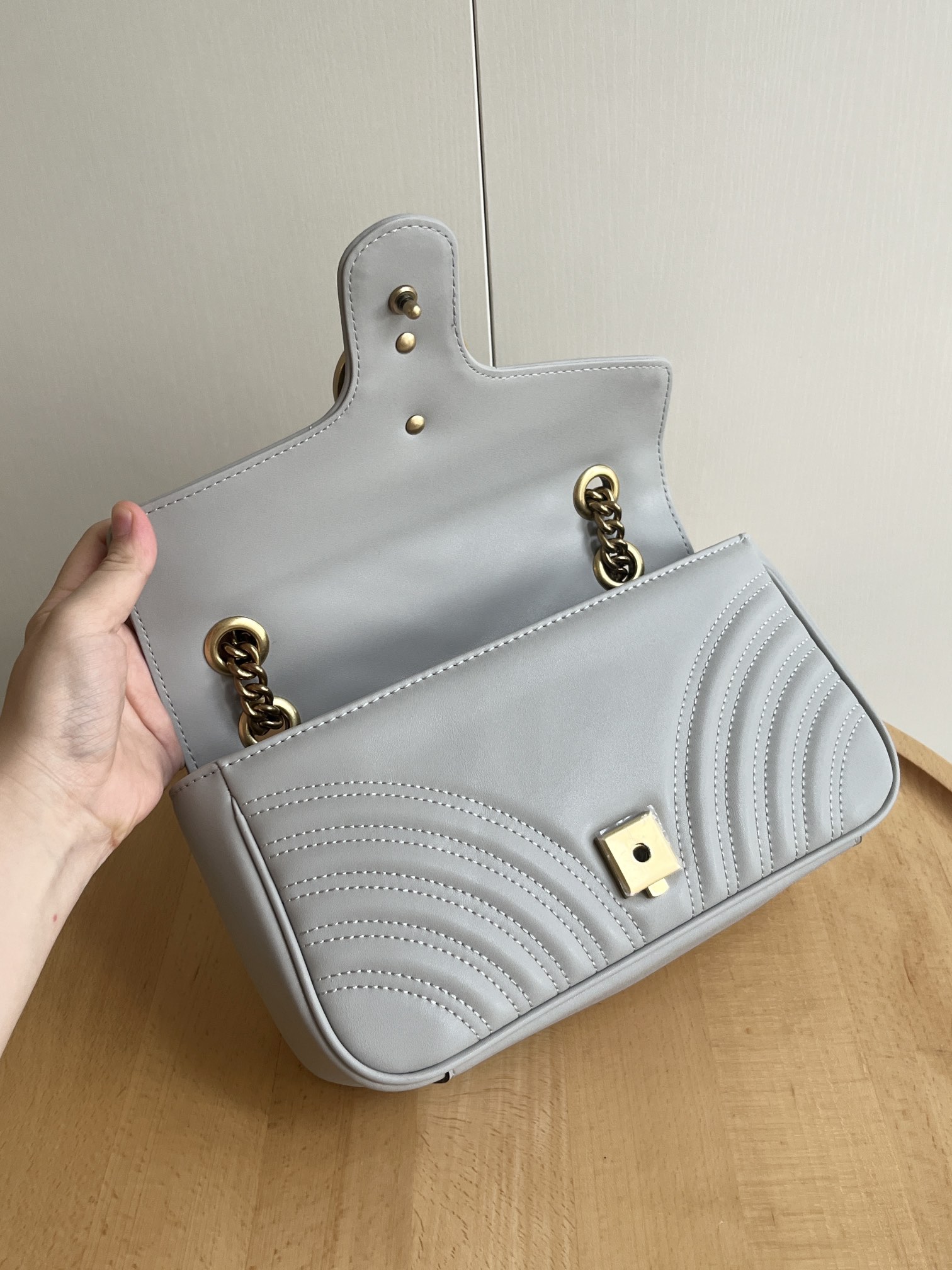 $25.99 GUCCI 443497 X2319 gallery
