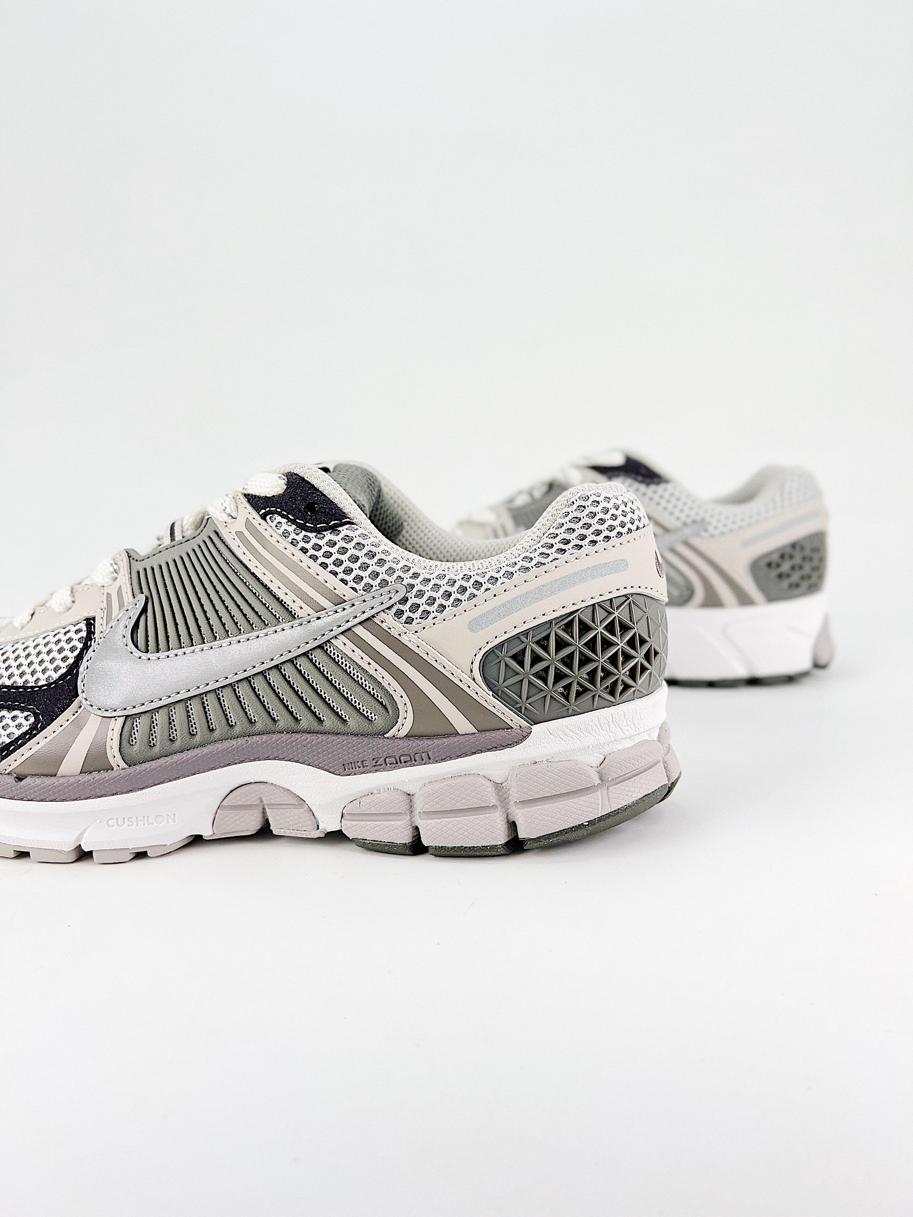 $25.99 Nike Zoom Vomero X5886 gallery