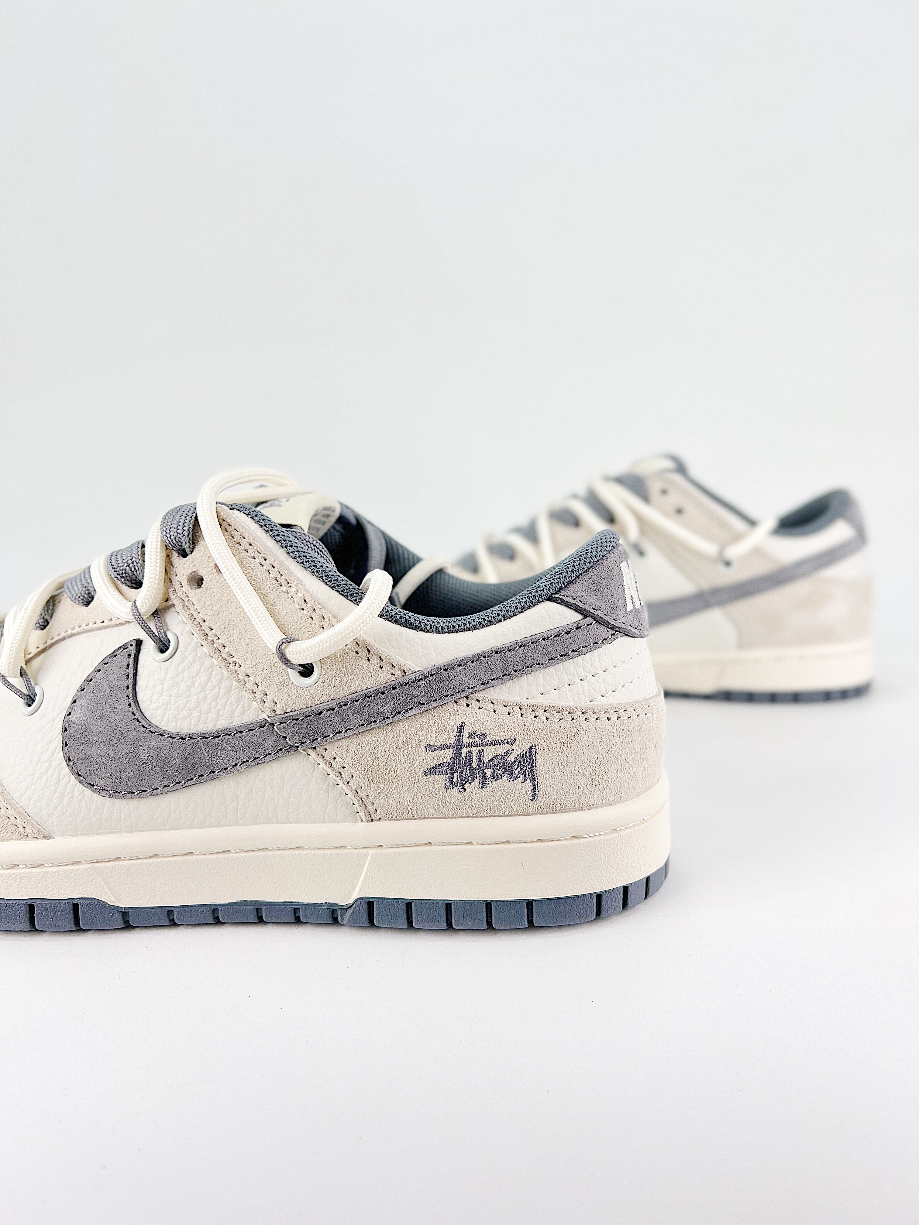 $26.99 NIKE DUNK SB LOW X5860 gallery