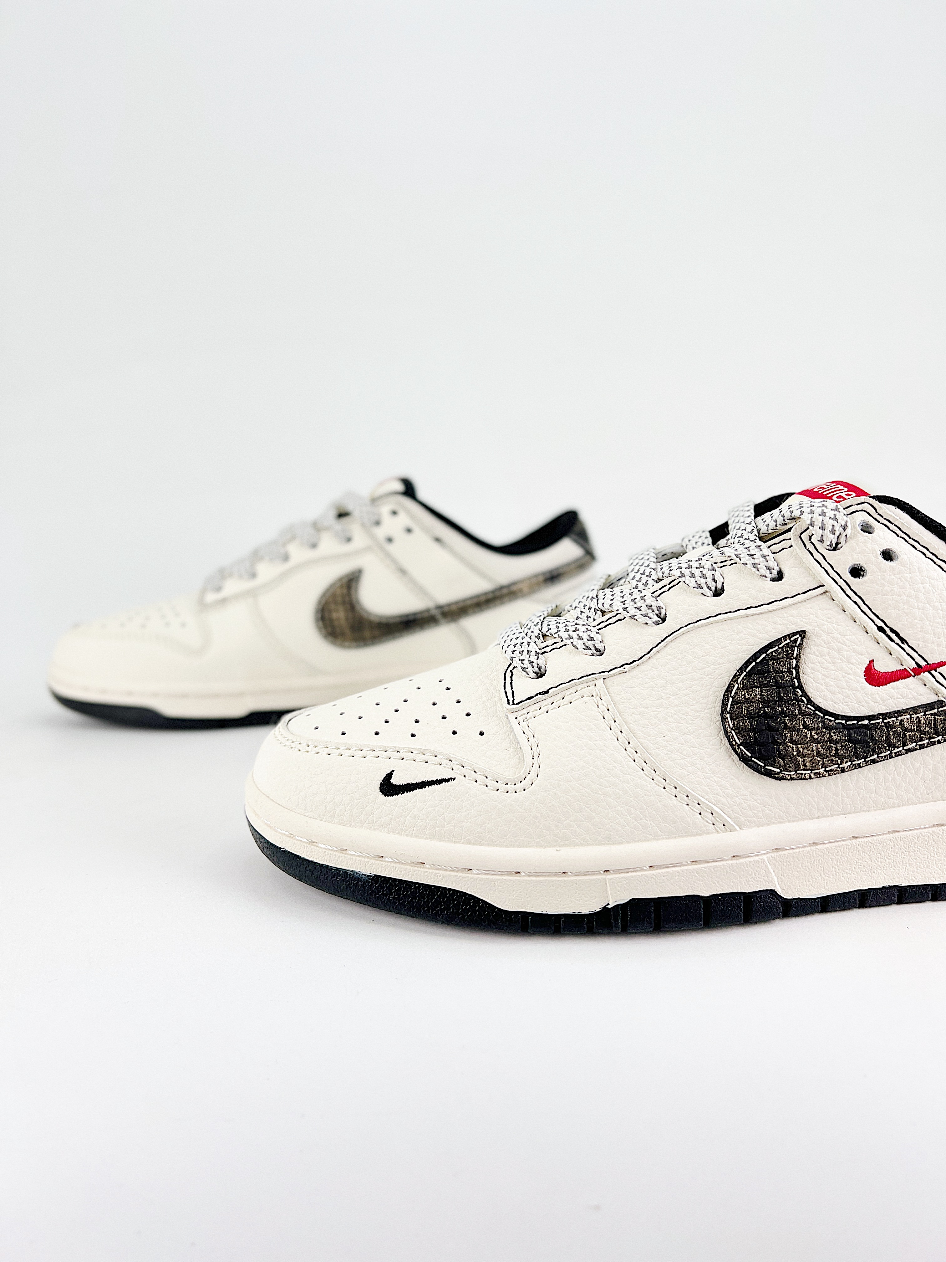 $26.99 NIKE DUNK SB LOW X5860 gallery