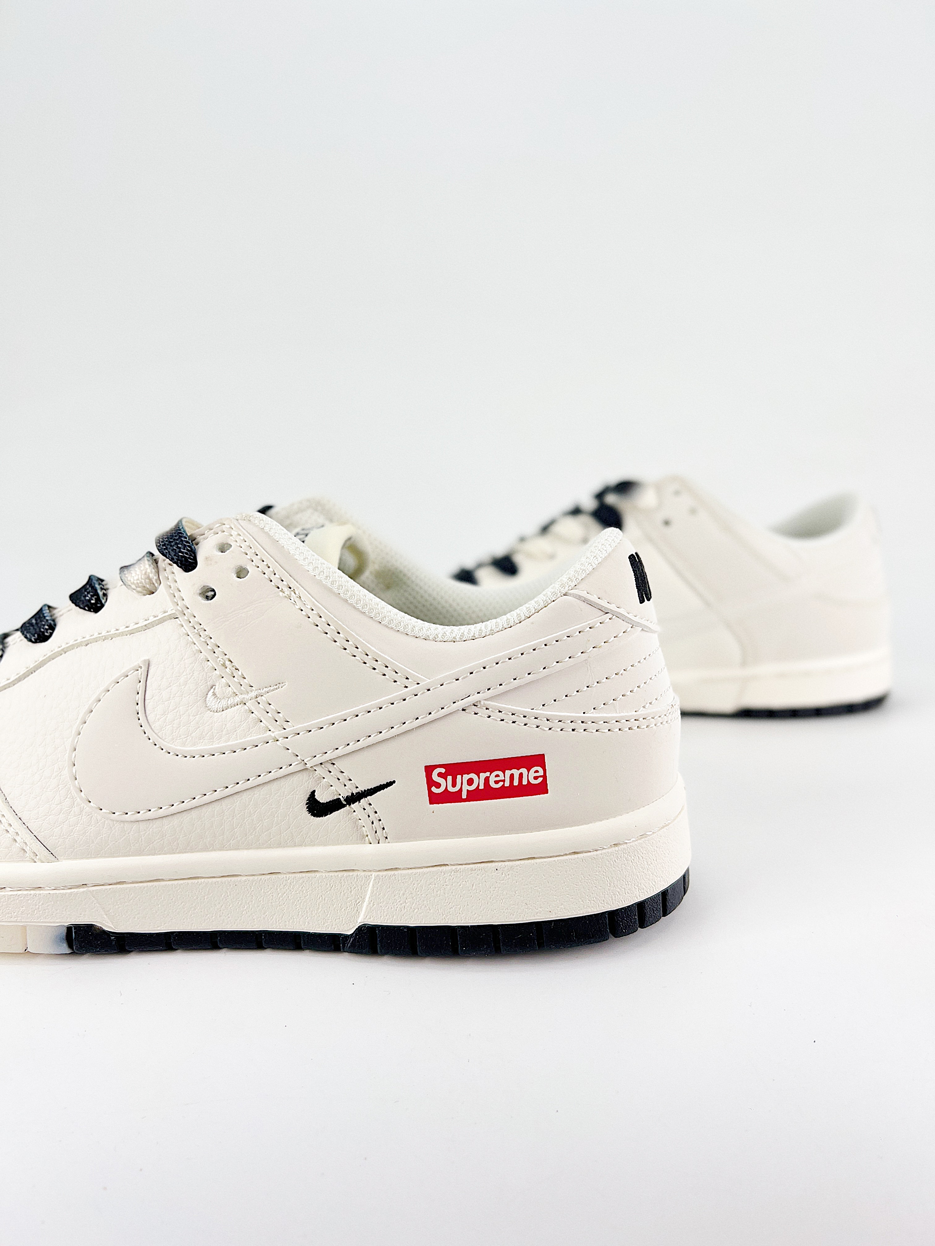 $26.99 NIKE DUNK SB LOW X5860 gallery