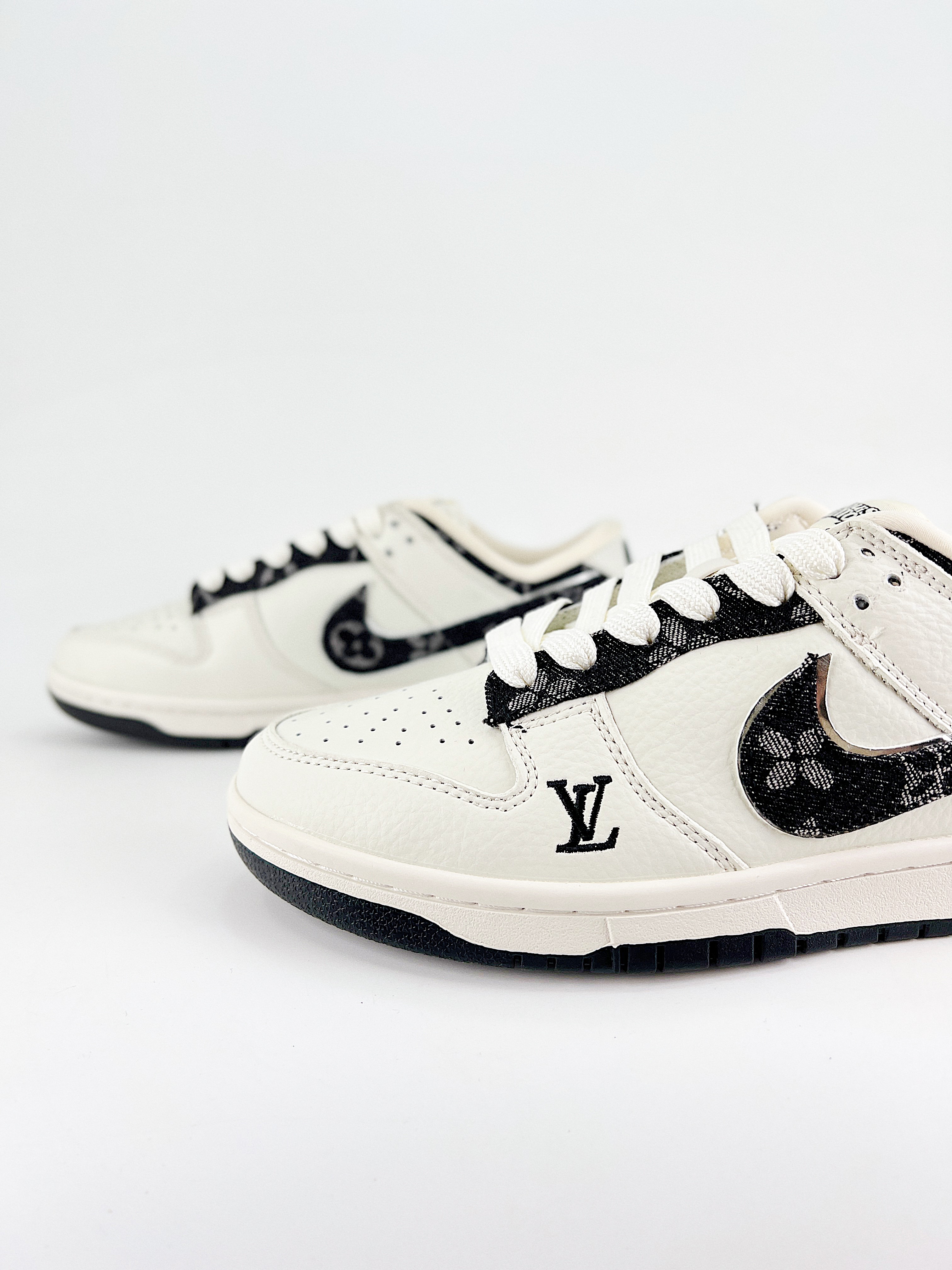 $26.99 NIKE DUNK SB LOW X5860 gallery