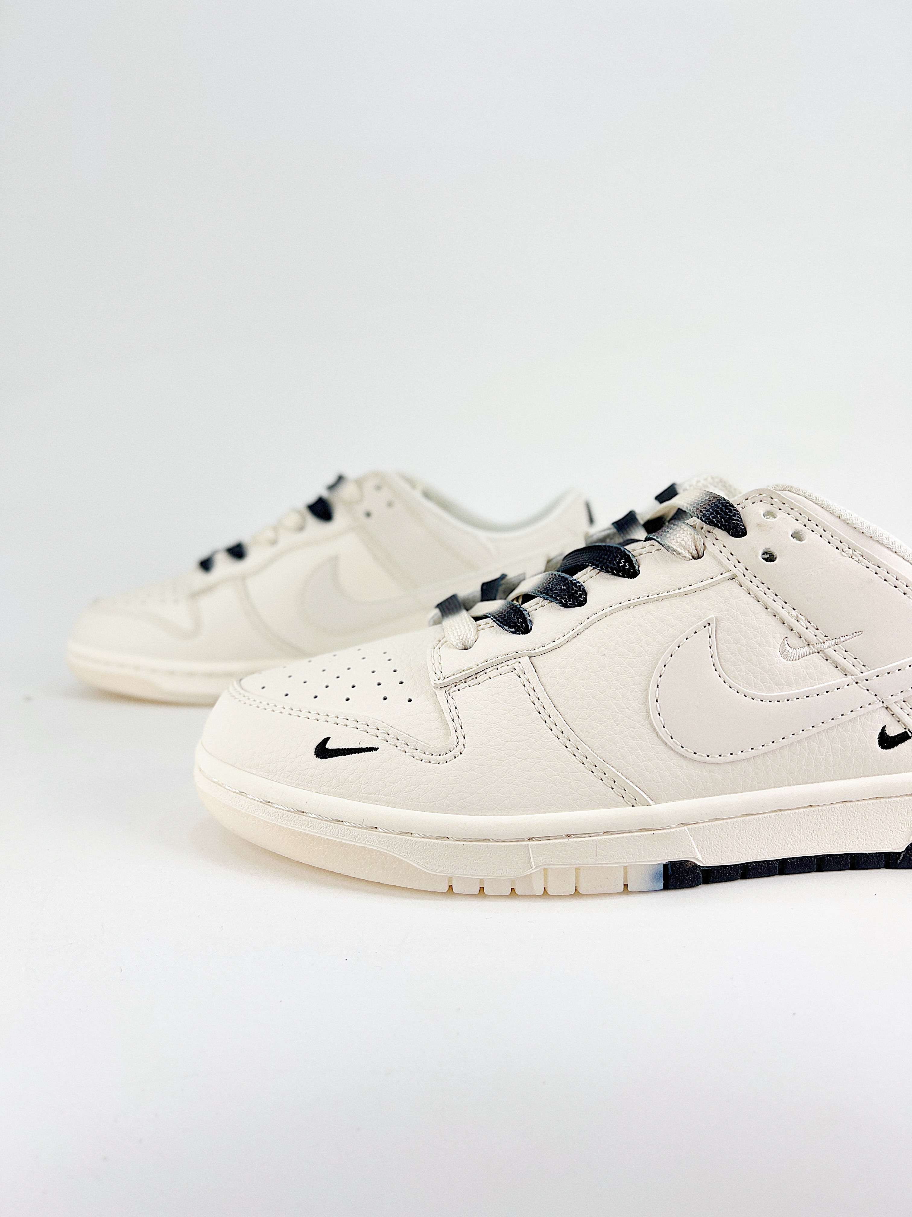 $26.99 NIKE DUNK SB LOW X5860 gallery