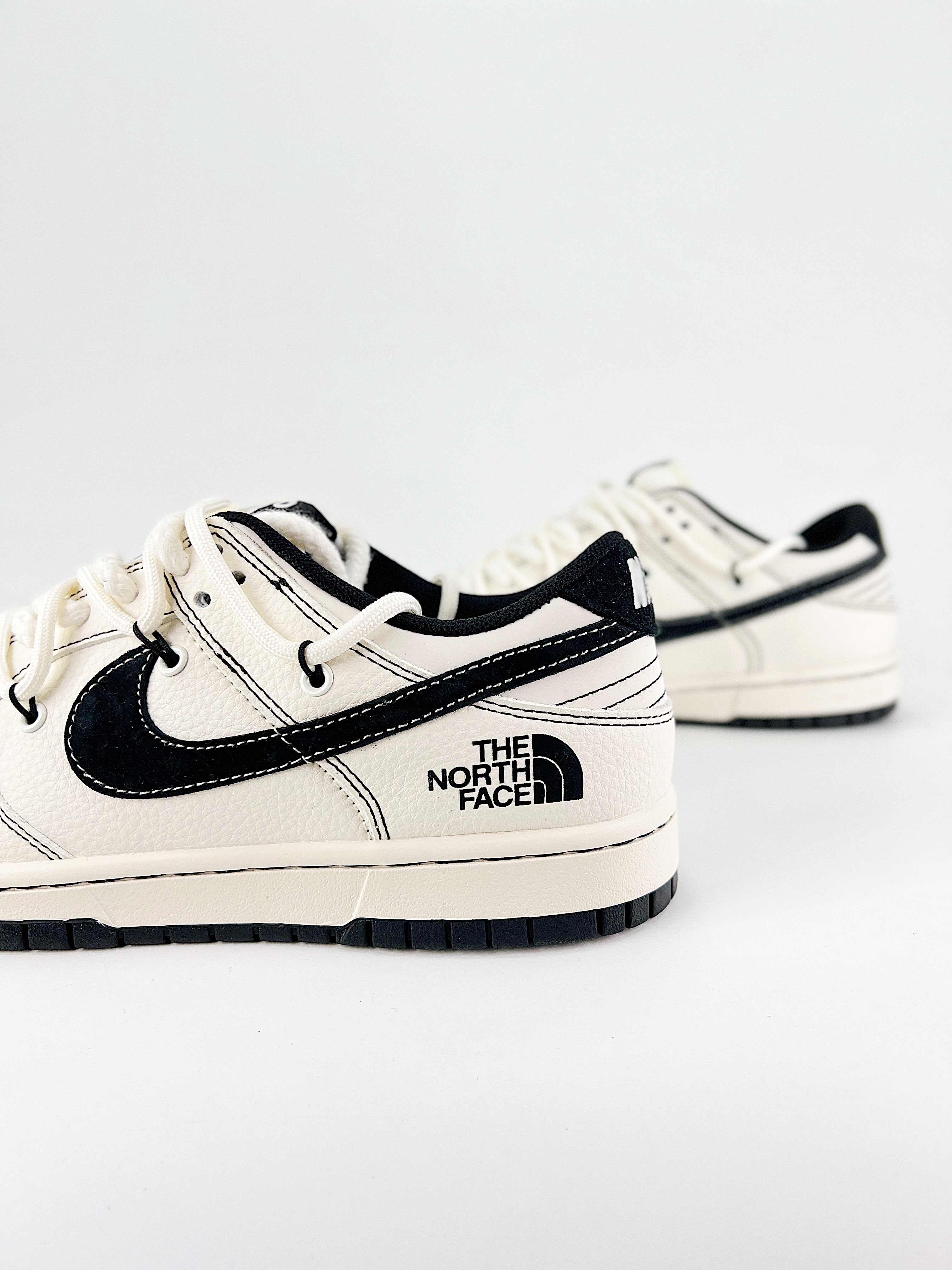 $26.99 NIKE DUNK SB LOW X5860 gallery
