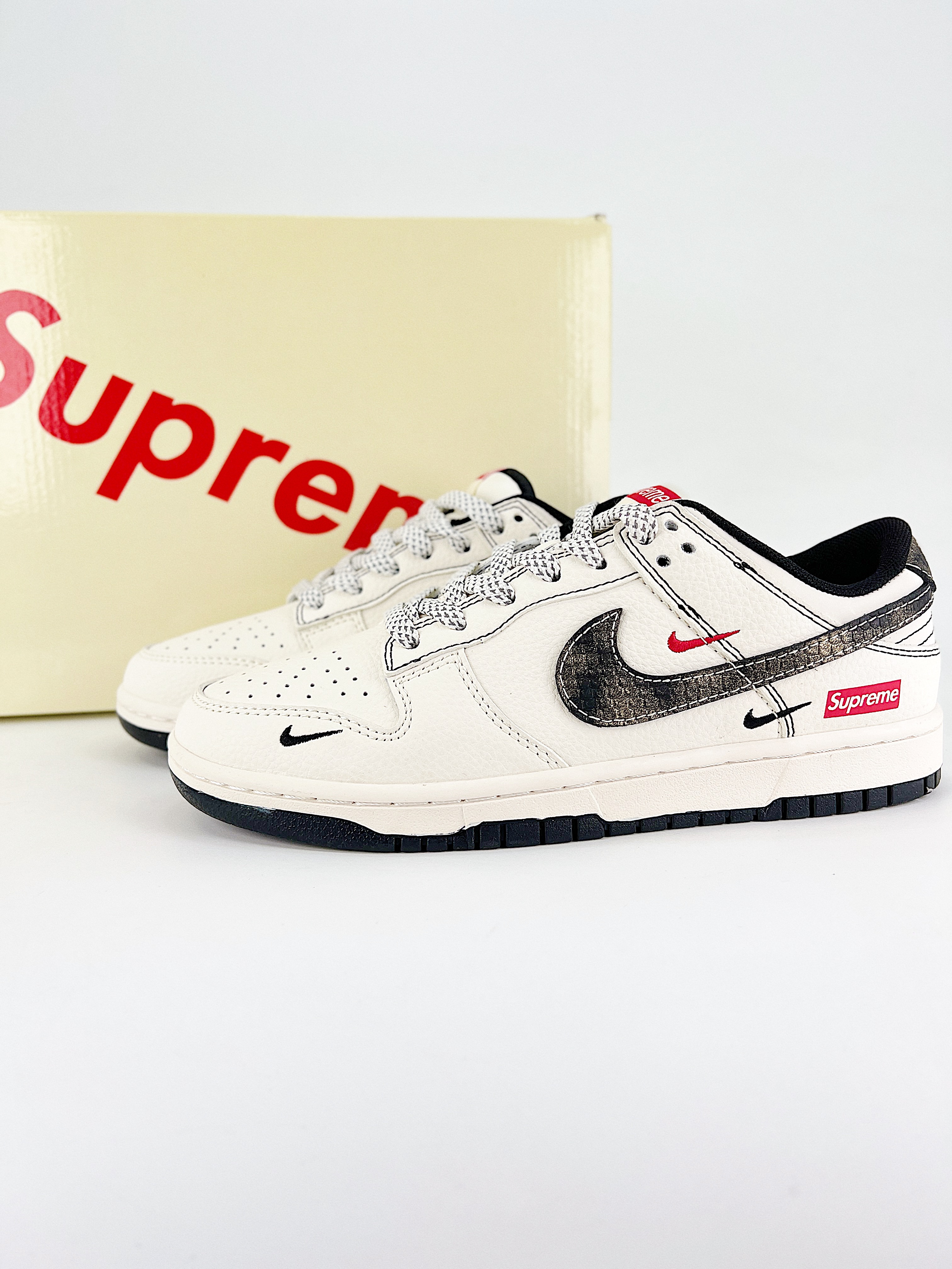 $26.99 NIKE DUNK SB LOW X5860 gallery