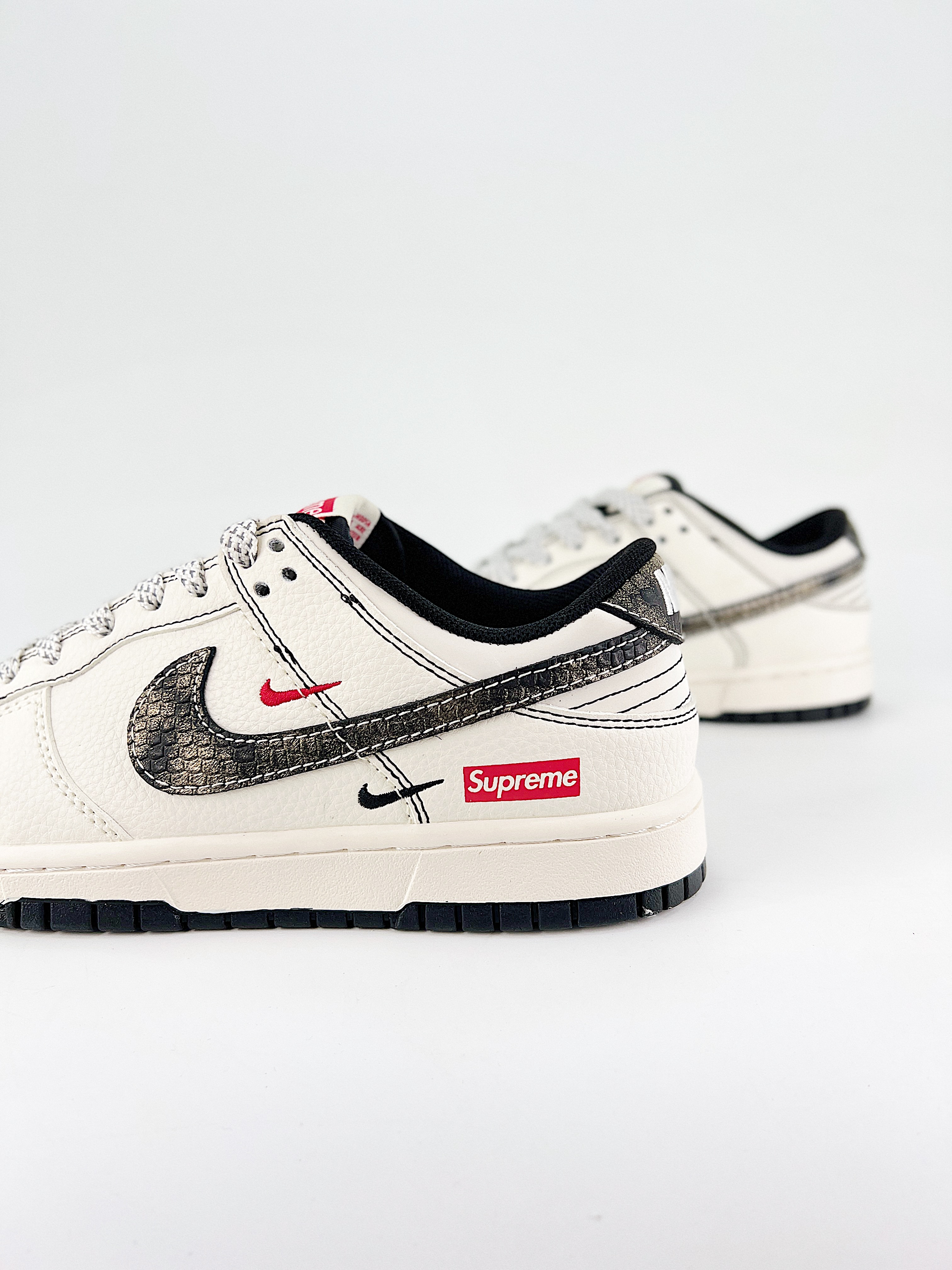 $26.99 NIKE DUNK SB LOW X5860 gallery