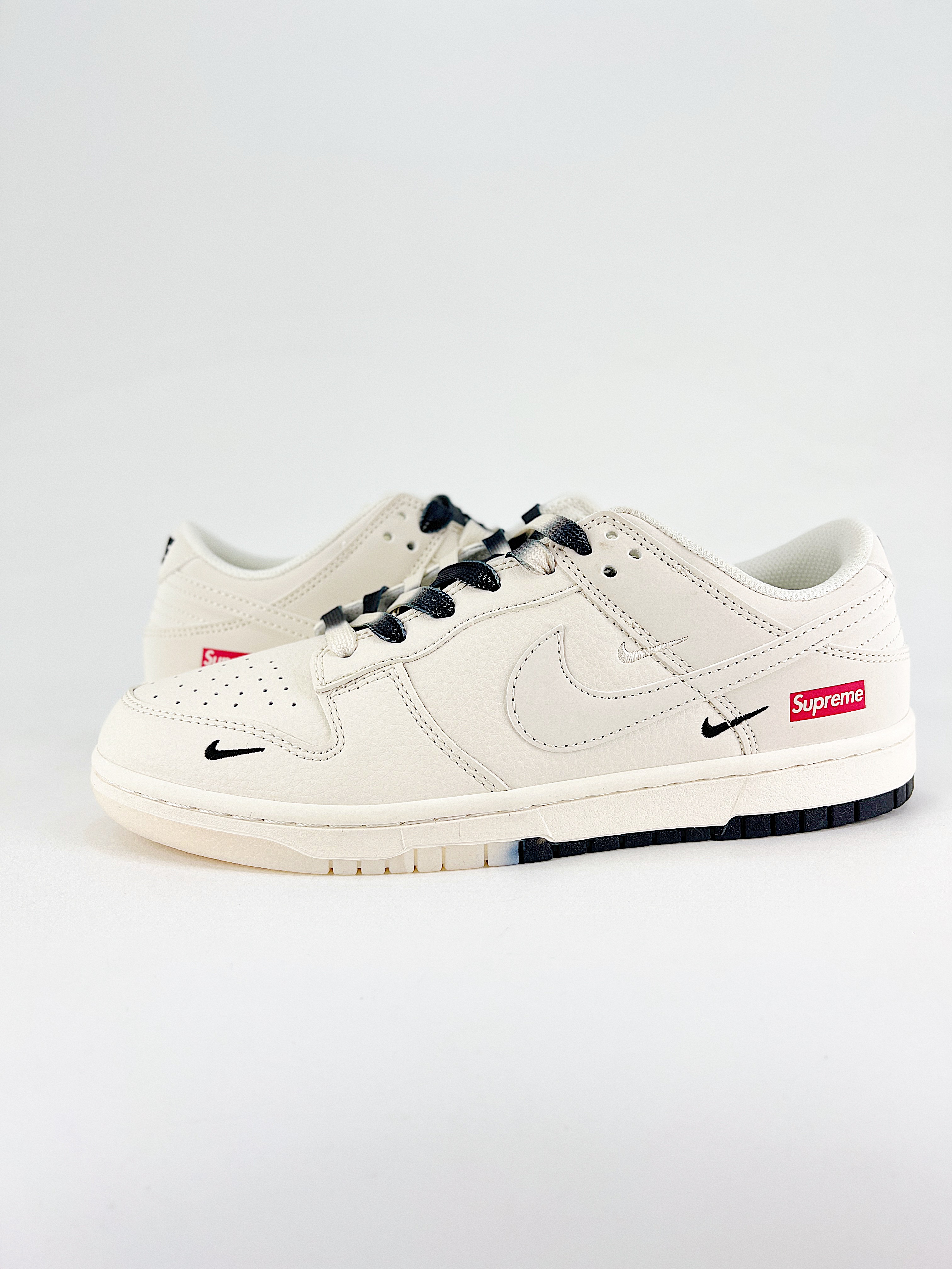 $26.99 NIKE DUNK SB LOW X5860 gallery