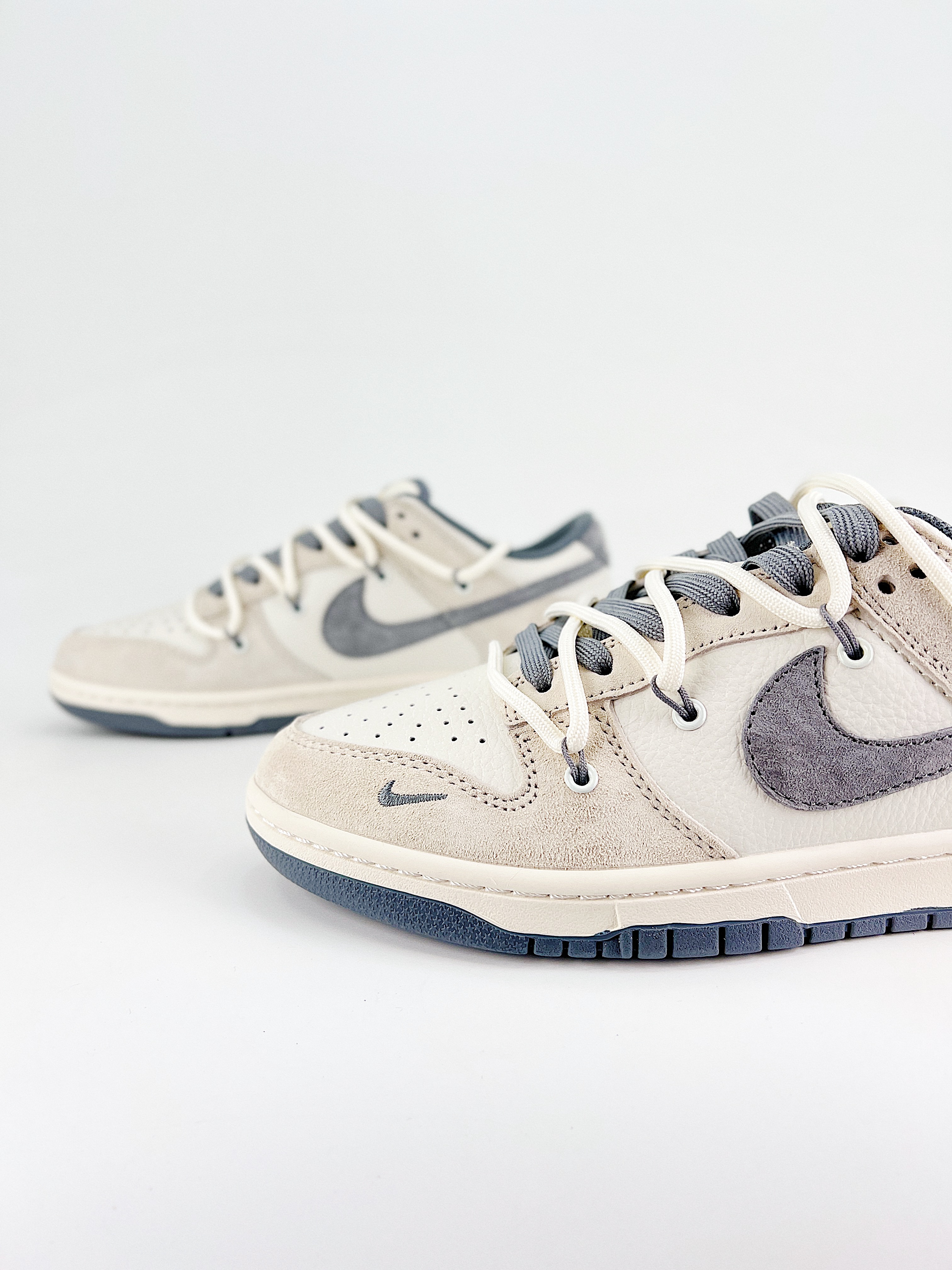 $26.99 NIKE DUNK SB LOW X5860 gallery