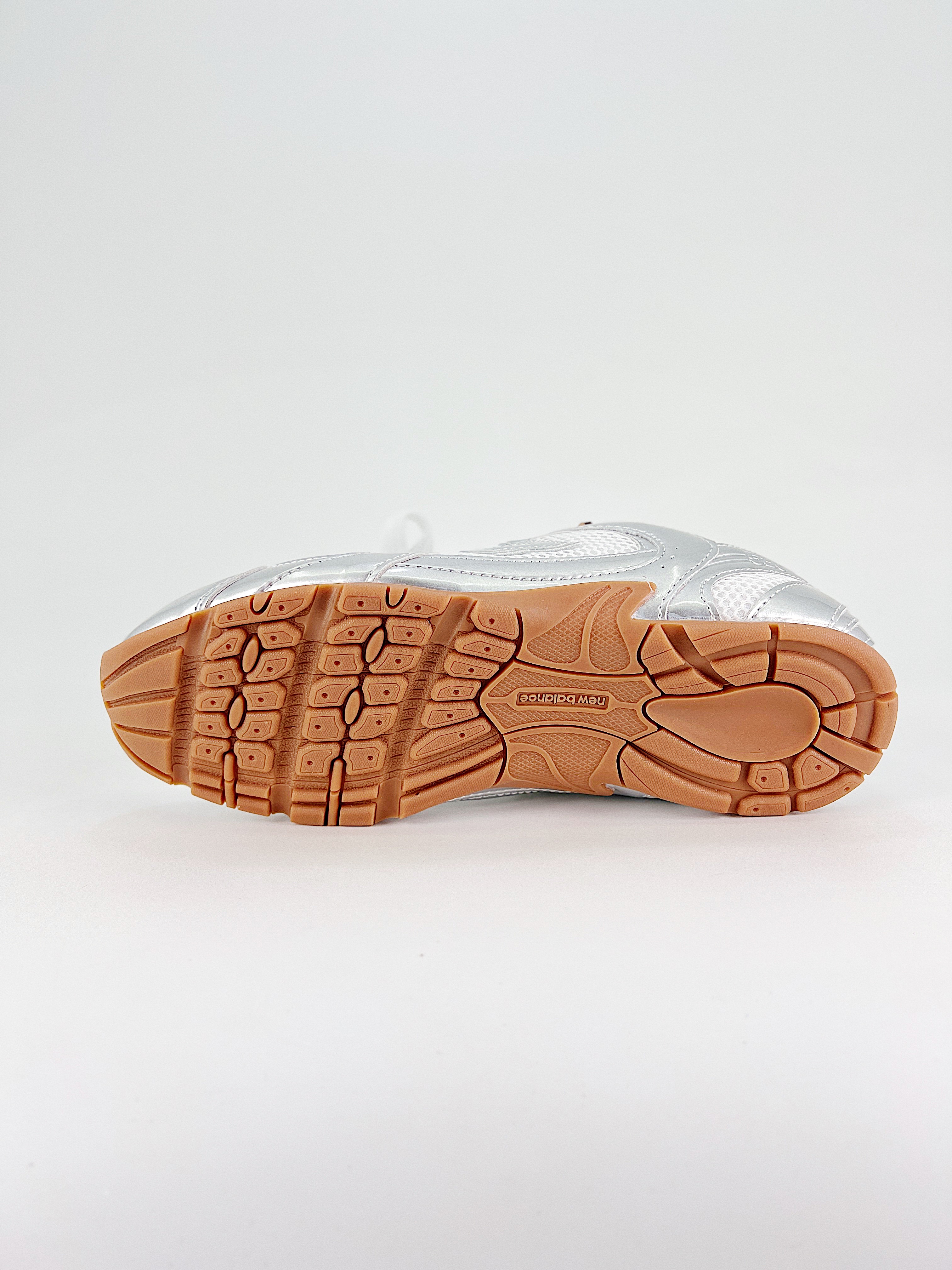 $28.99 MiuMiu x New Balance X5290 gallery