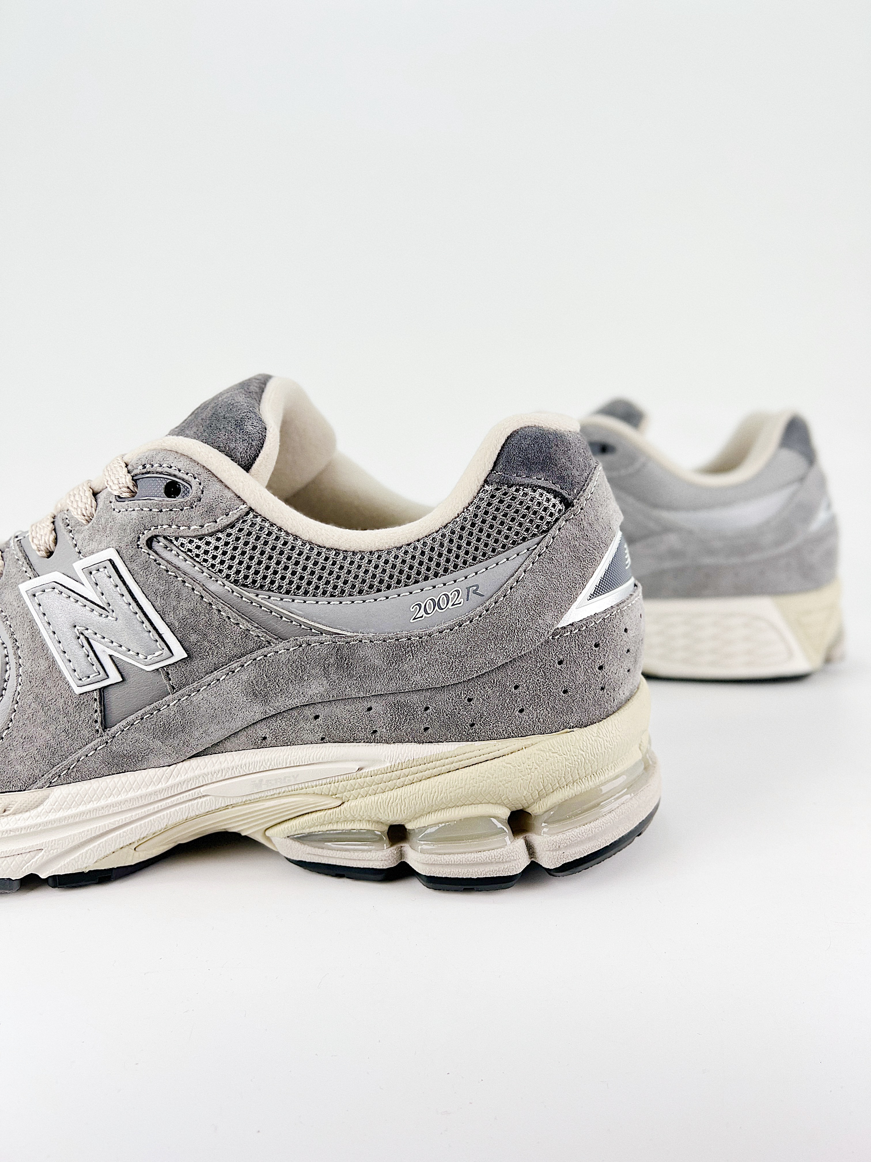 $28.99 New Balance 2002 X5276 gallery