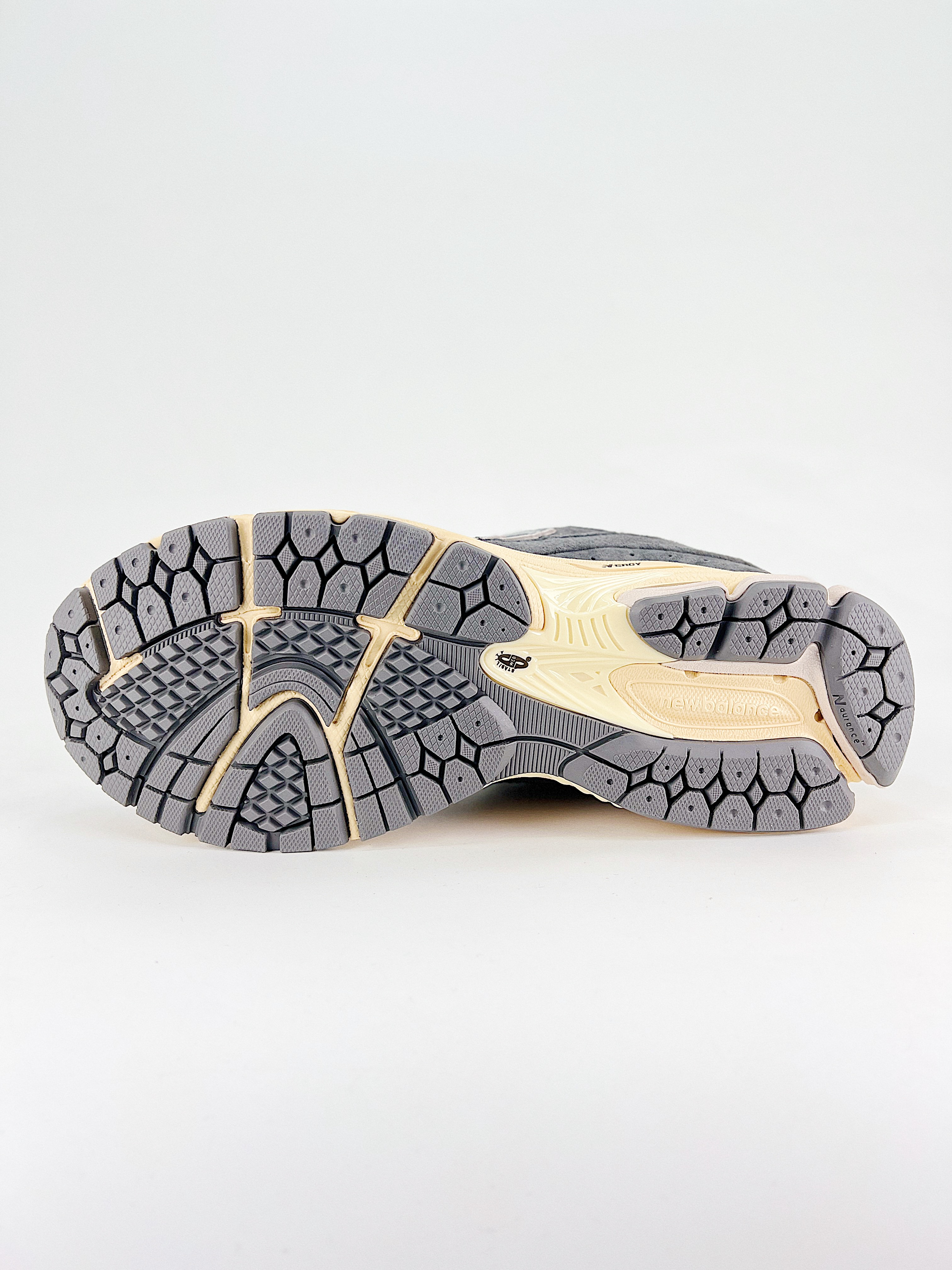 $28.99 New Balance 2002 X5277 gallery