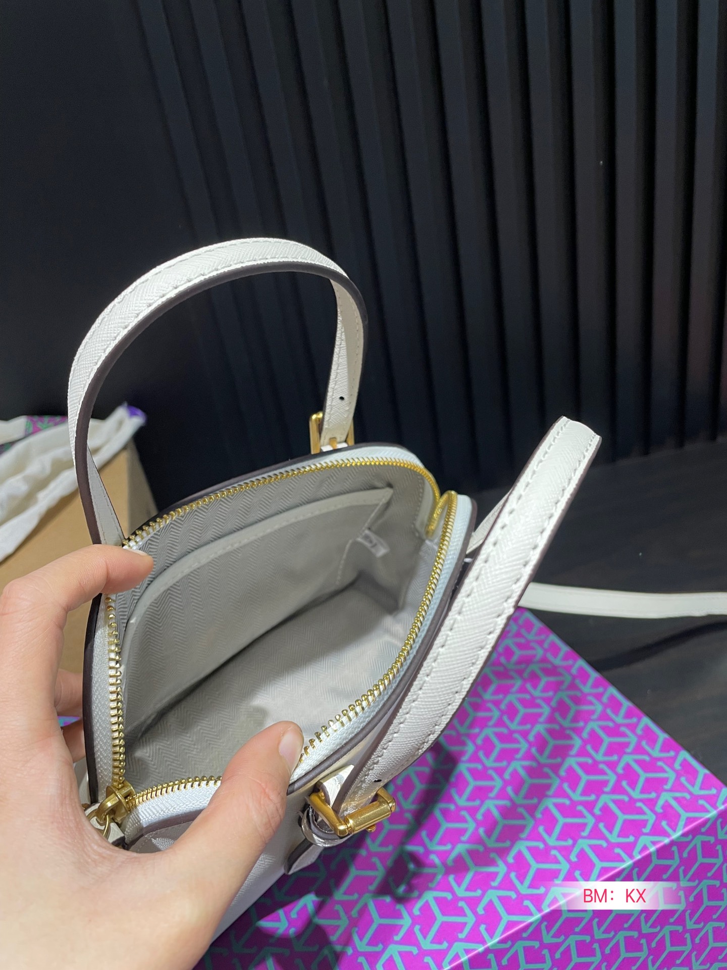 $28.99--TORY BURCH-X5449 gallery