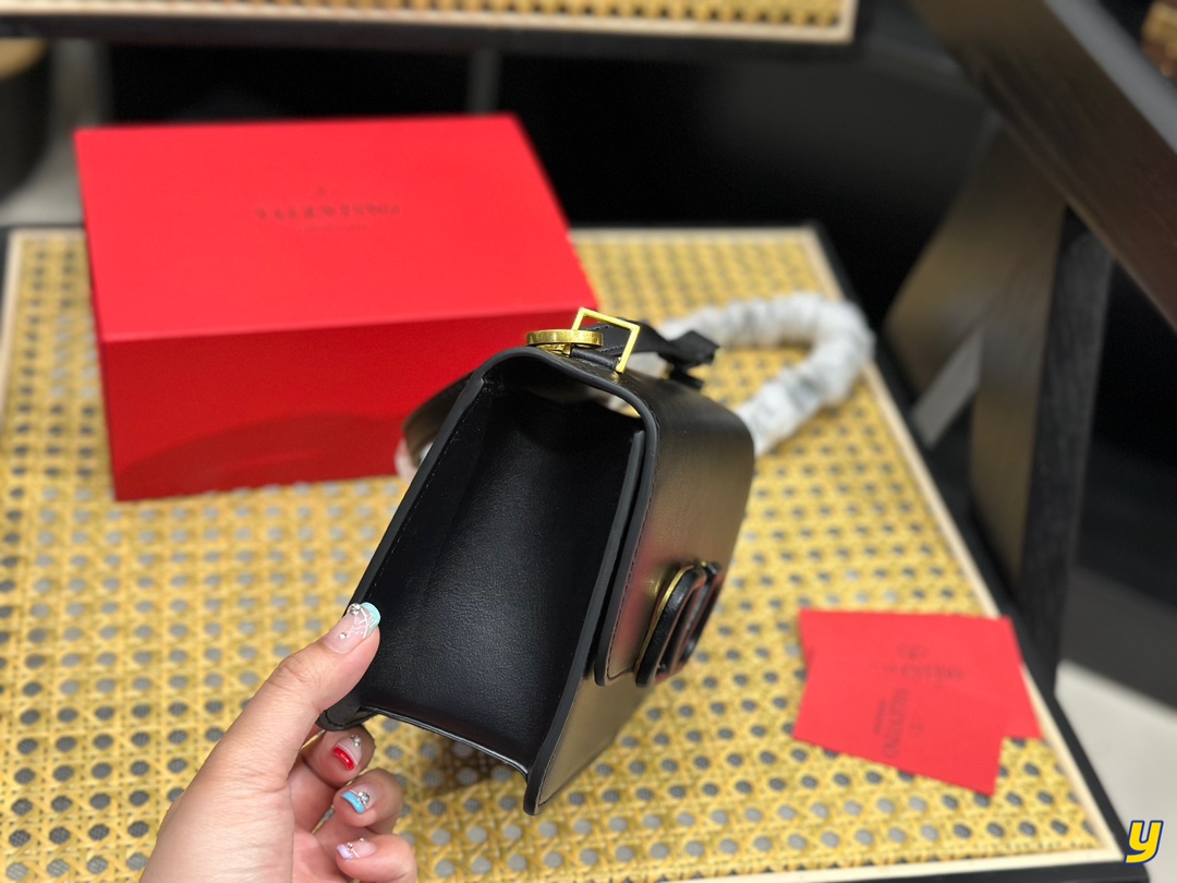 $28.99--VALENTINO-X5519 gallery