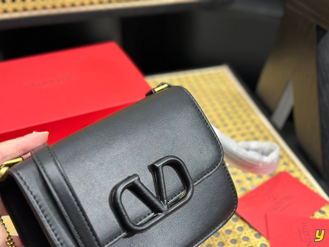 $28.99--VALENTINO-X5519 gallery