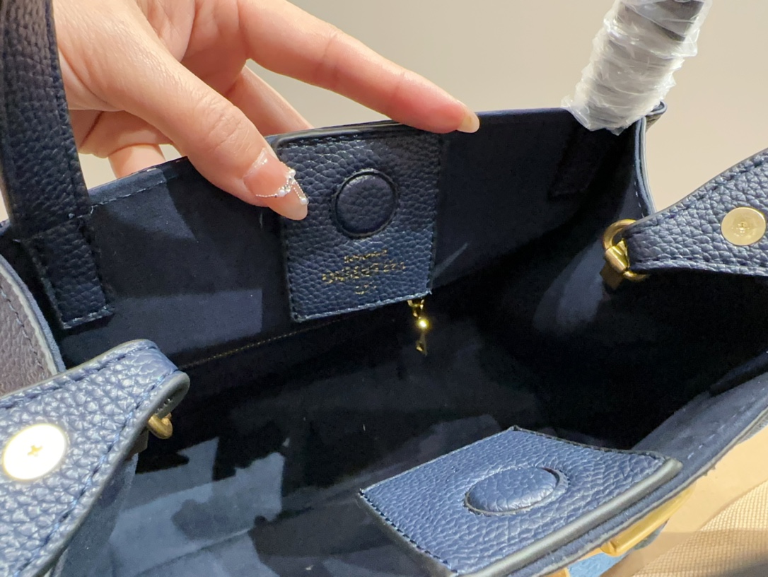 $28.99--Valentino-X5550 gallery