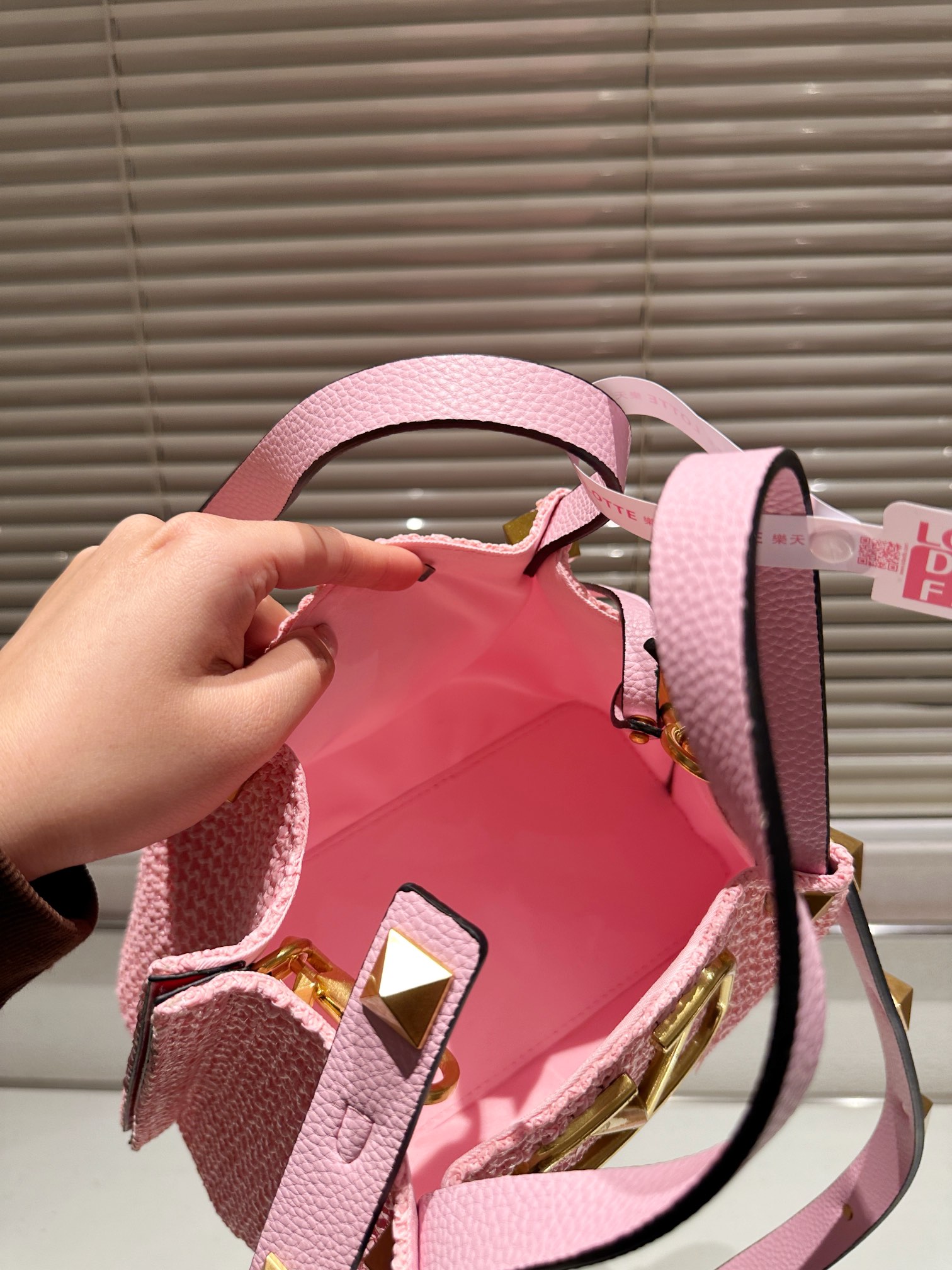 $28.99--Valentino-X5570 gallery