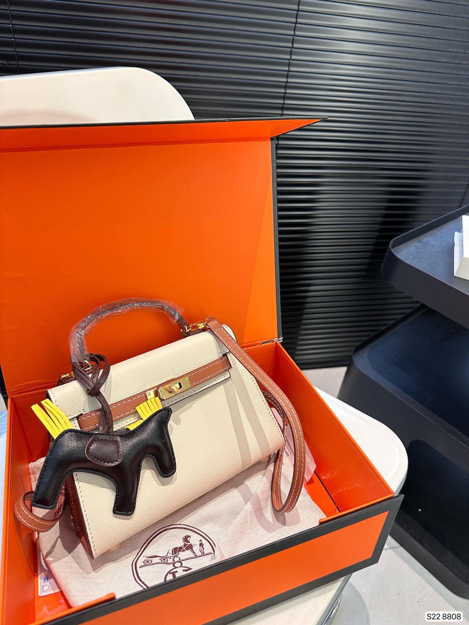 $28.99-Hermès-X5490 gallery