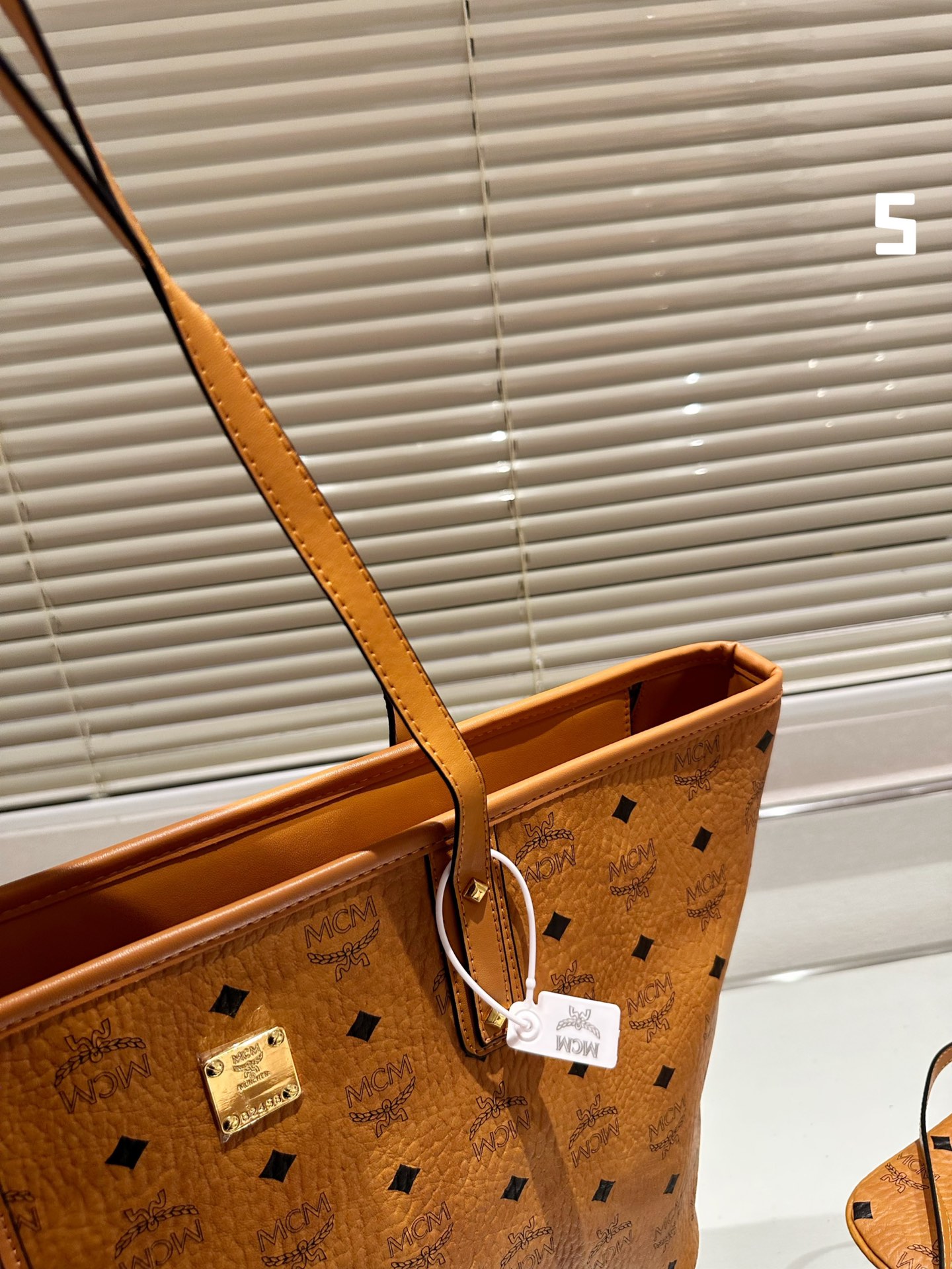 $28.99-MCM-X5686 gallery