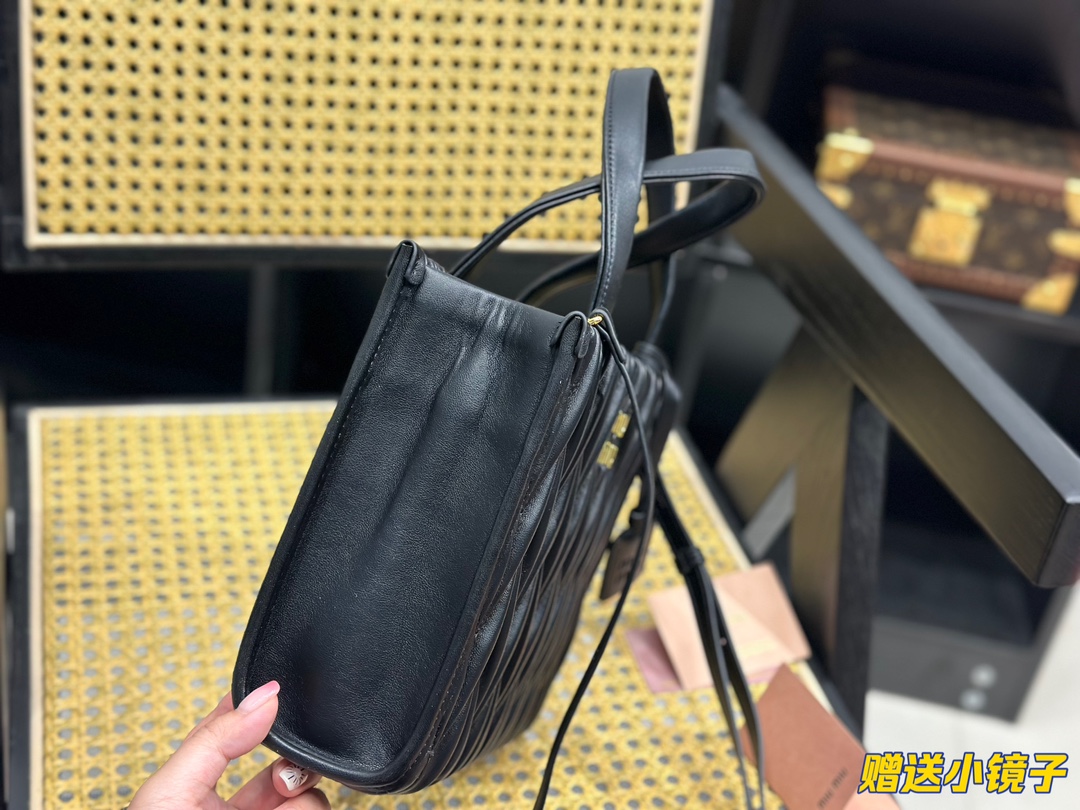 $28.99-MIUMIU-X5668 gallery