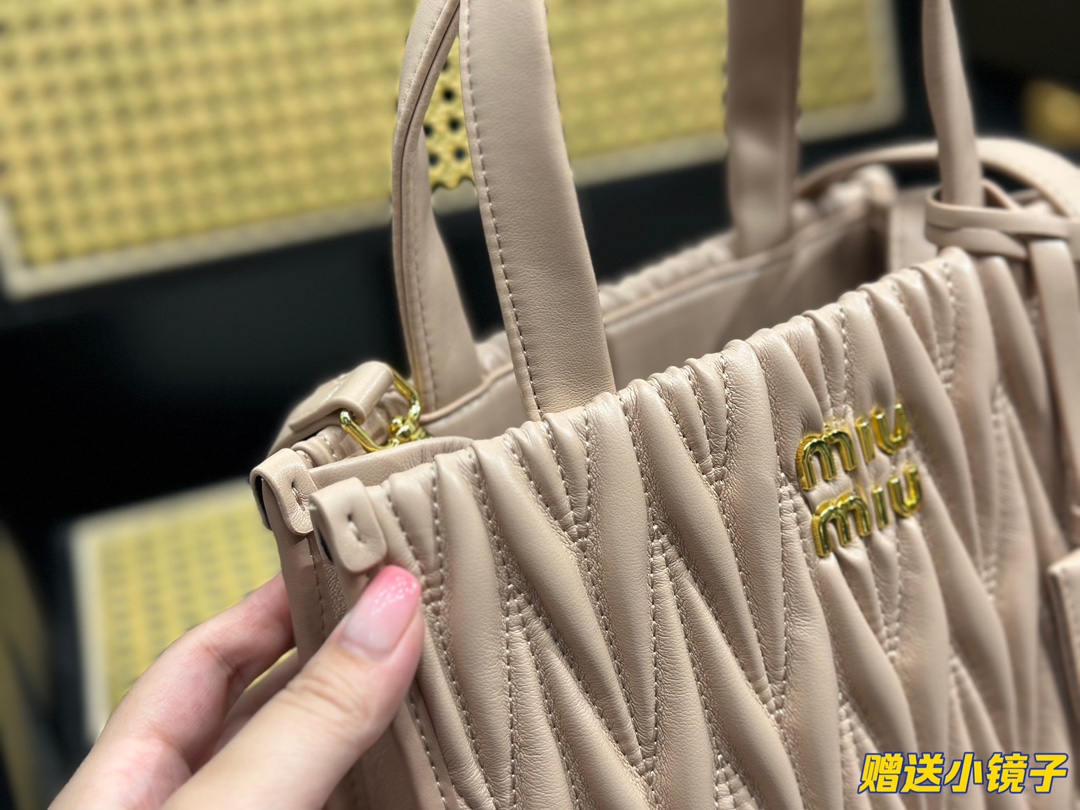 $28.99-MIUMIU-X5668 gallery