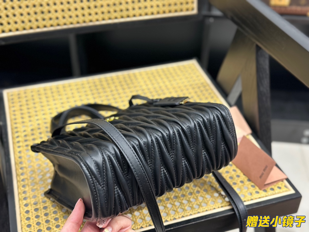 $28.99-MIUMIU-X5668 gallery