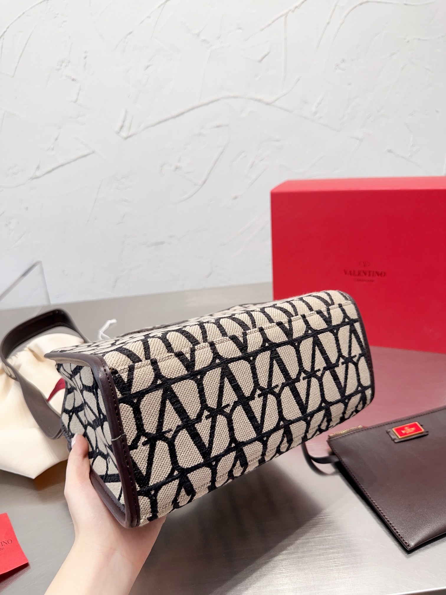 $28.99-VALENTINO-X5544 gallery