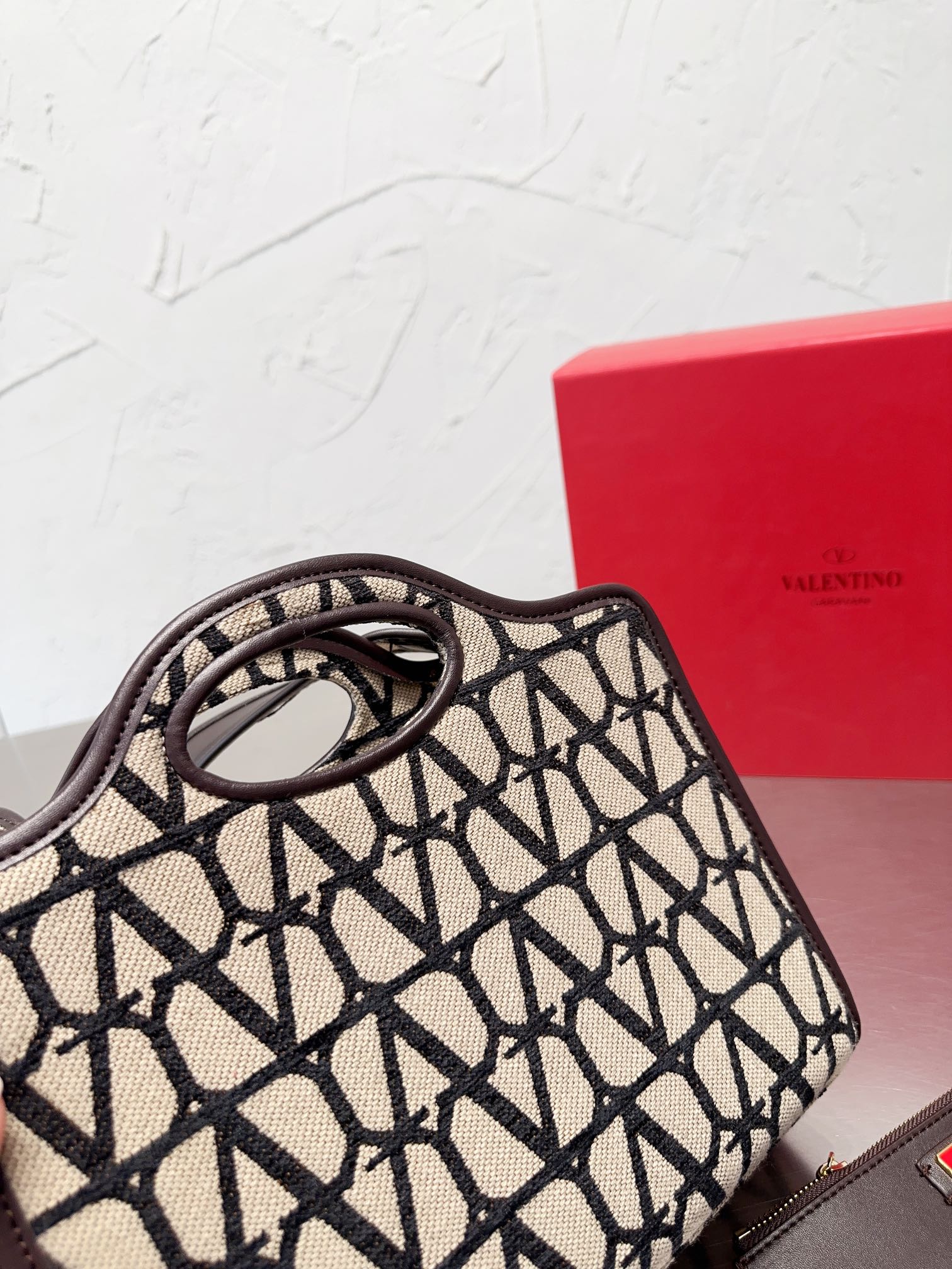 $28.99-VALENTINO-X5544 gallery