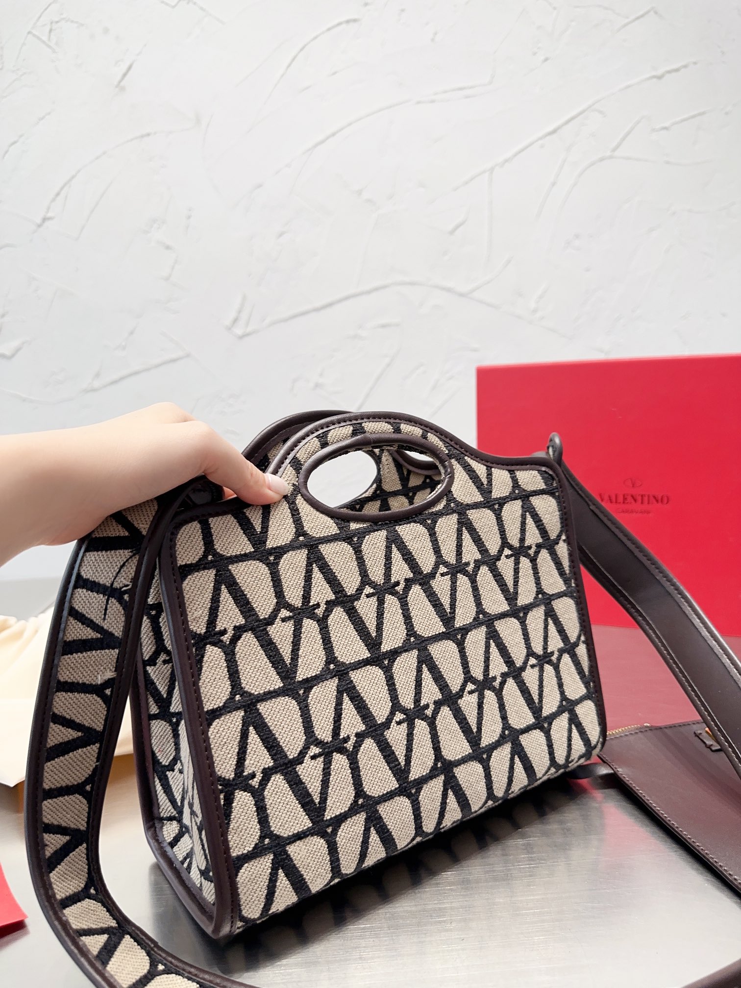 $28.99-VALENTINO-X5544 gallery