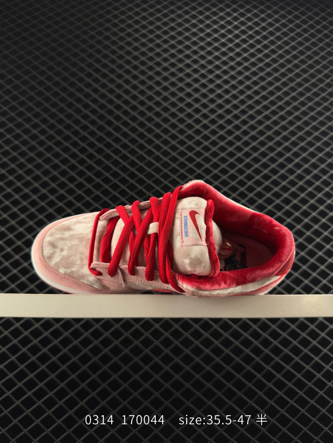 $30.99Nike SB Dunk Low”Valentine’s Day”X4325 gallery