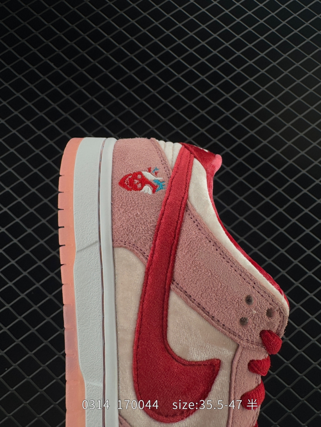$30.99Nike SB Dunk Low”Valentine’s Day”X4325 gallery