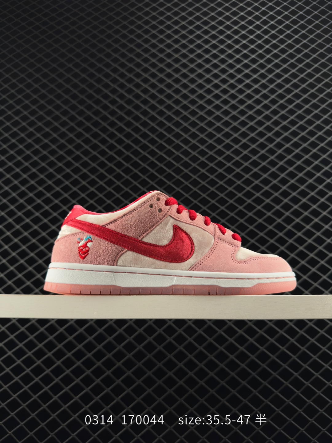 $30.99Nike SB Dunk Low”Valentine’s Day”X4325 gallery