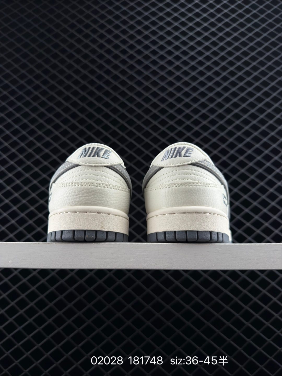 $31.99 NIKE DUNK SB LOW LV X4389 gallery